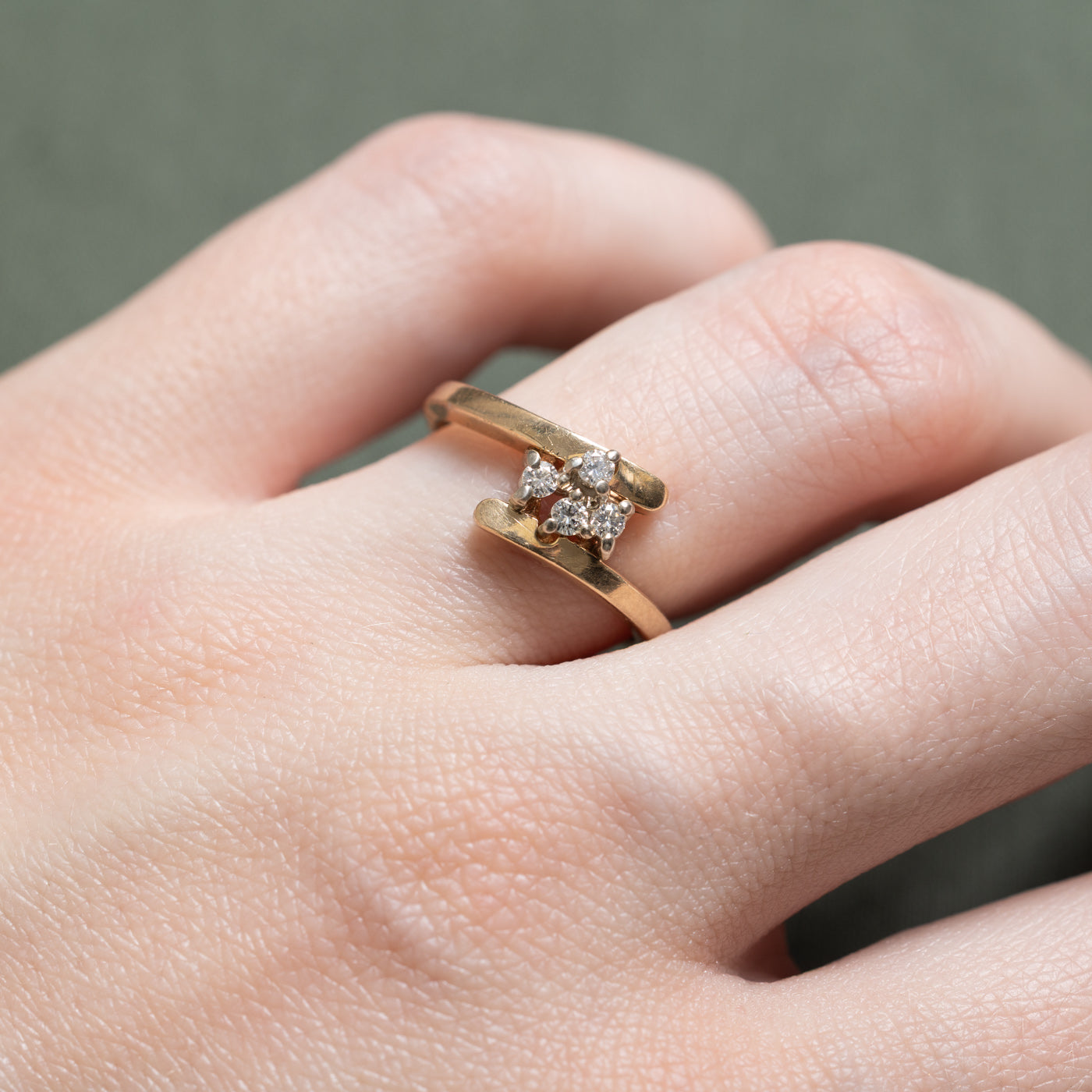 Cluster Diamond Cross Over Ring | 0.10ctw | SZ 6.25