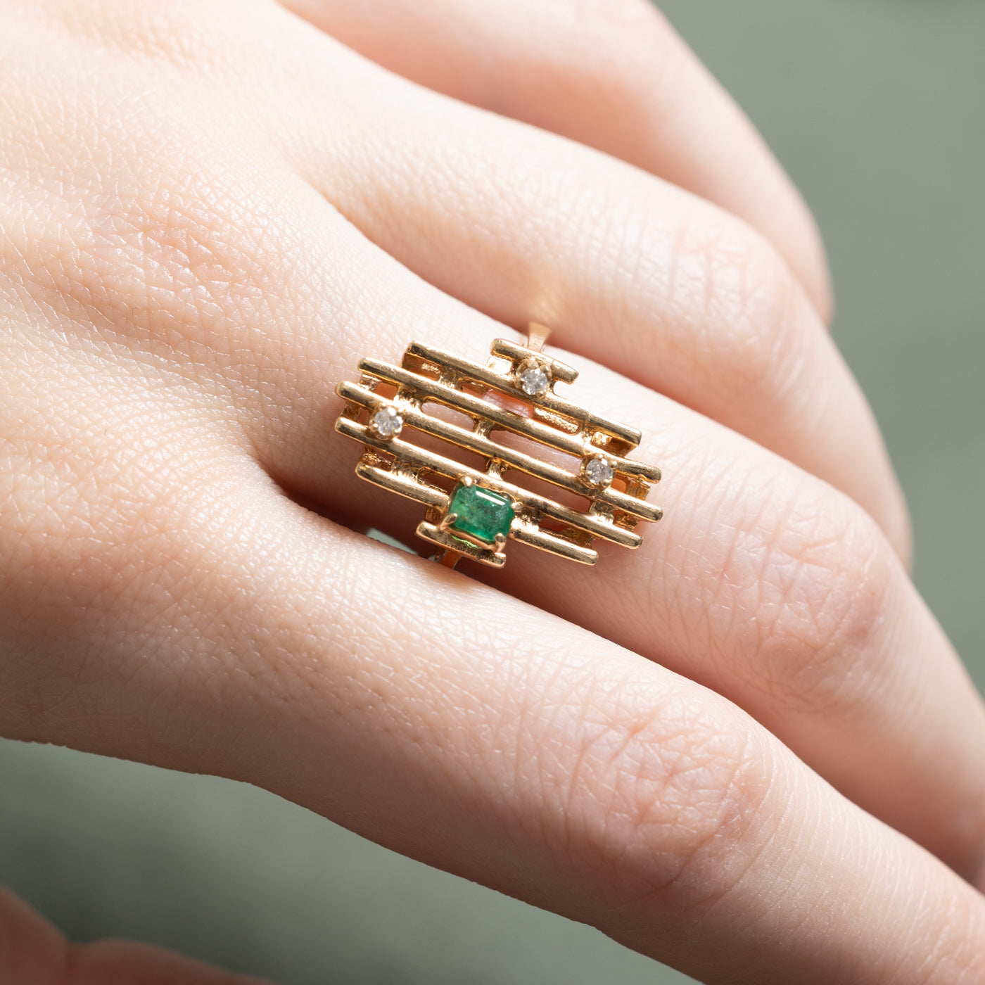 Bague sertie d'émeraudes et de diamants | 0,20 ct, 0,08 ct au total | Taille 7