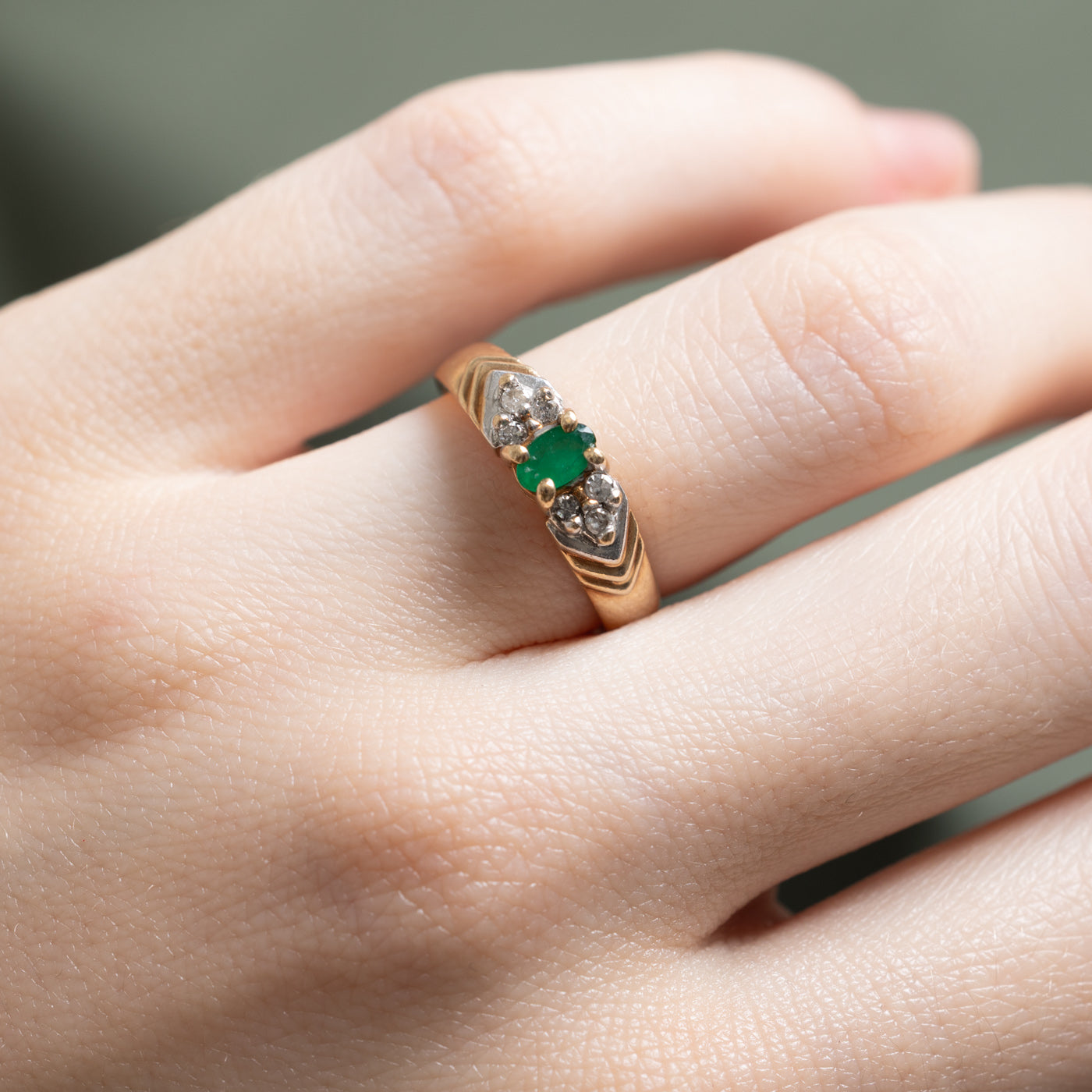 Bague émeraude et diamants | 0,15 ct, 0,10 ct au total | Taille 5,5