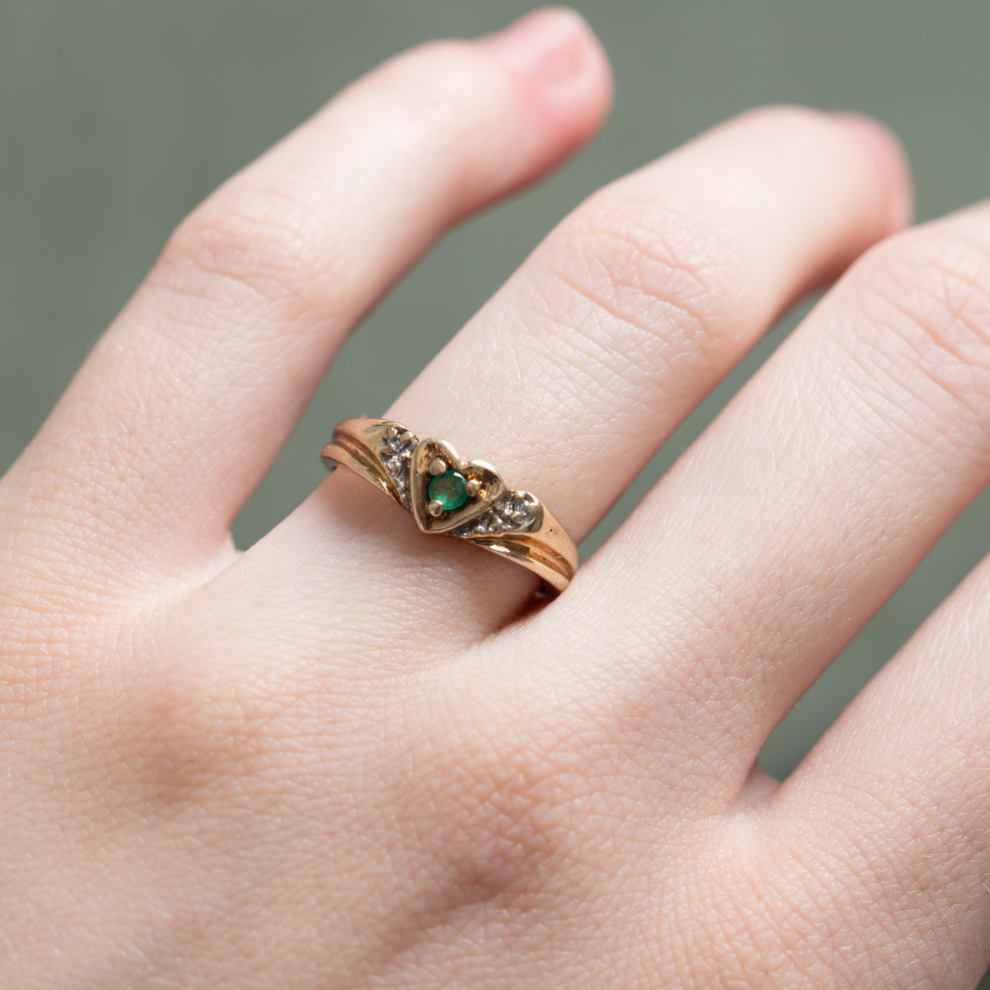 Bague cœur émeraude et diamants | 0,05 ct, 0,01 ct au total | Taille 5,75