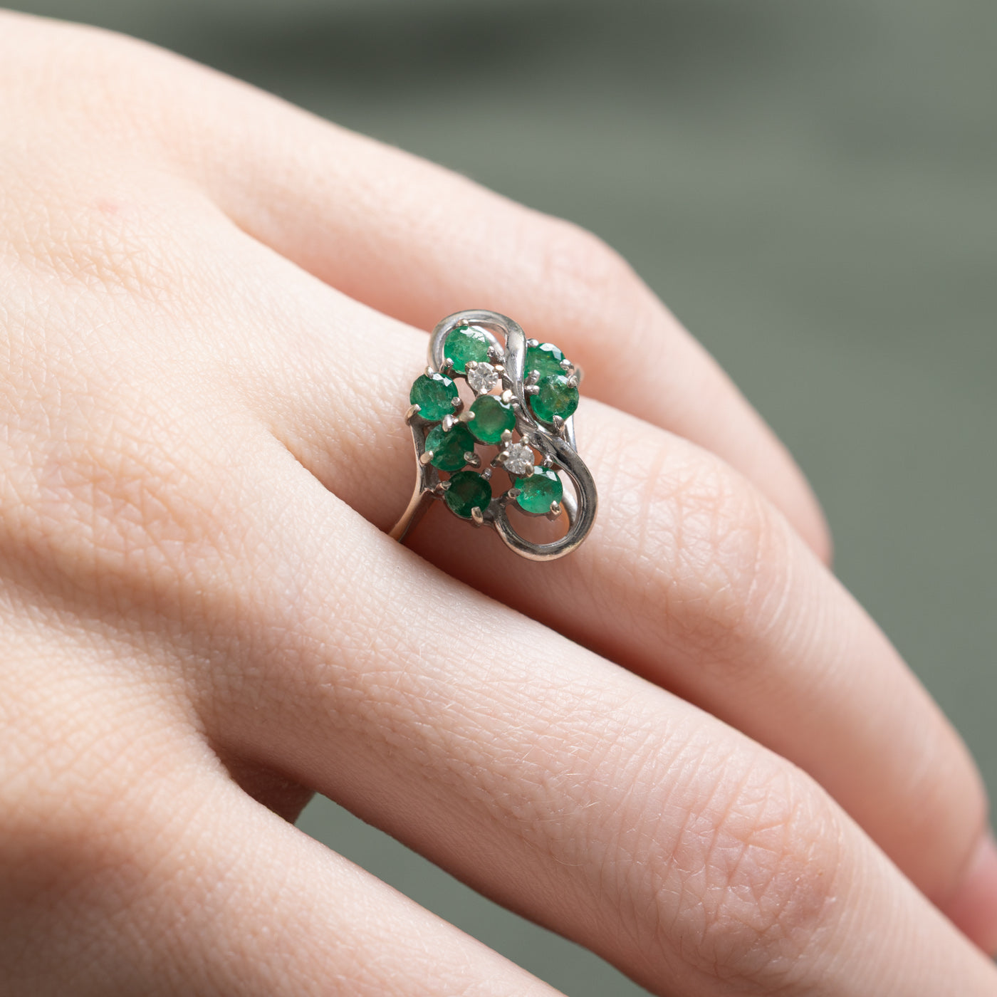 Bague sertie d'émeraudes et de diamants | 0,60 ct, 0,05 ct | Taille 6,75