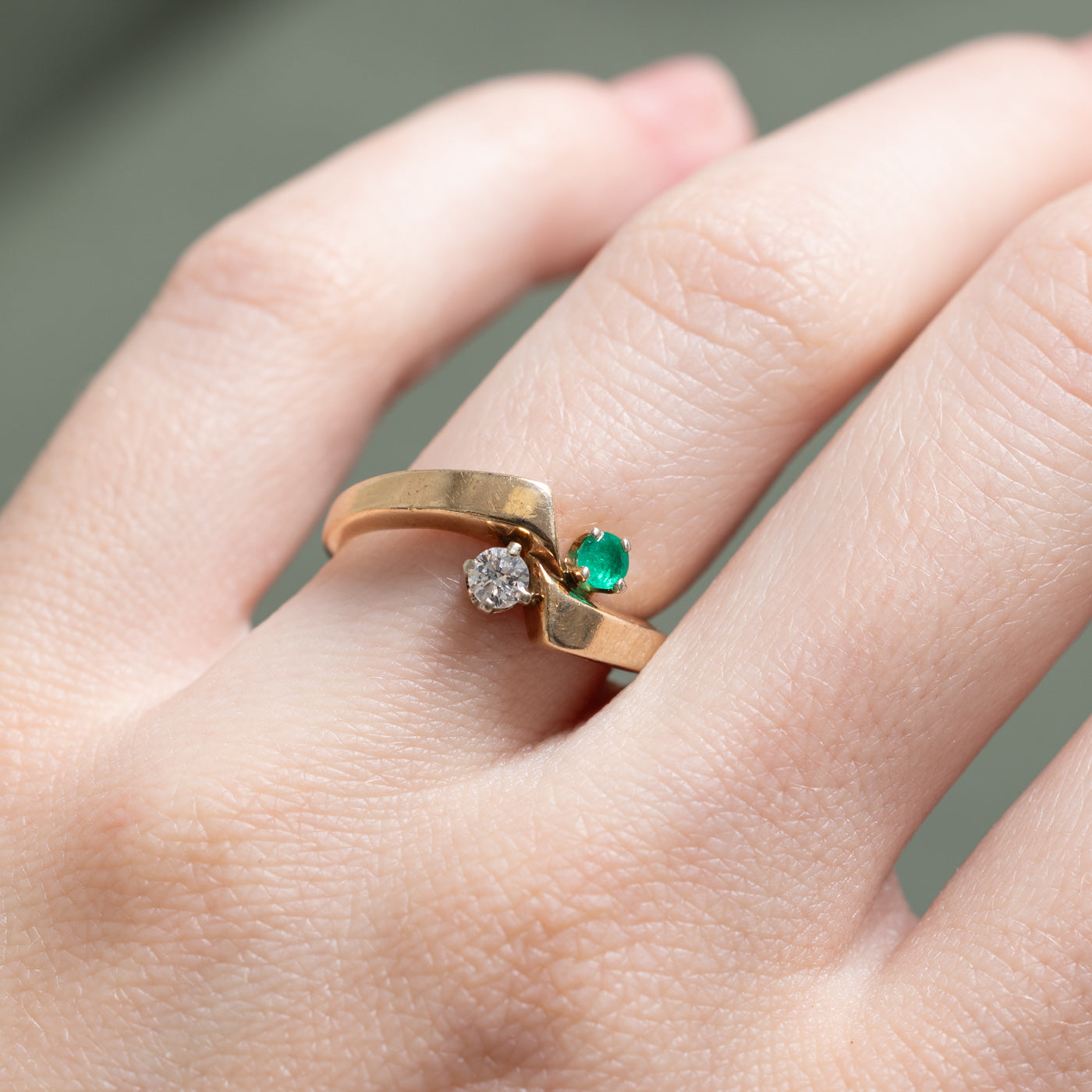 Bague sertie de diamants et d'émeraudes | 0,11 ct, 0,08 ct | Taille 5