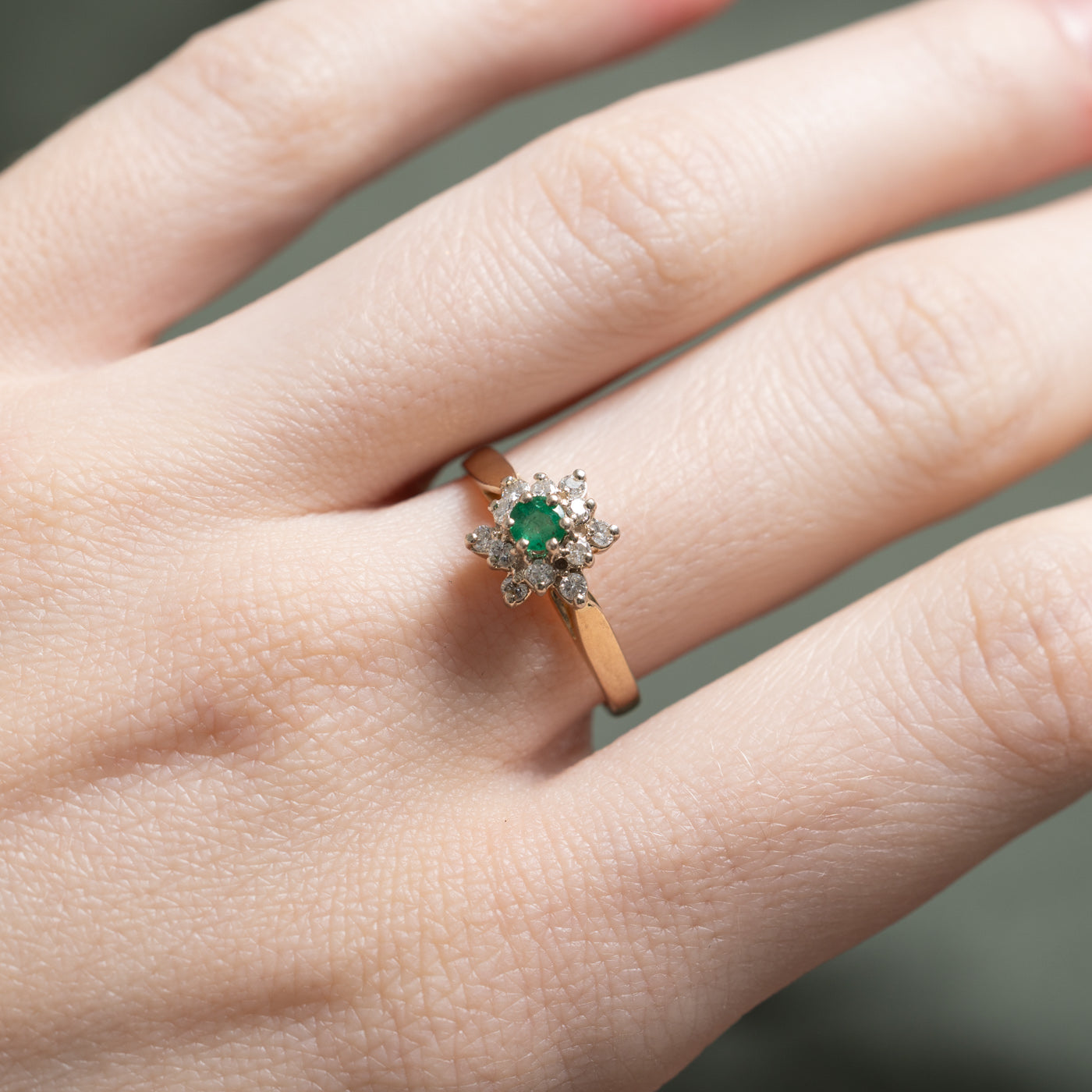 Bague cathédrale émeraude et diamants | 0,09 ct, 0,16 ct au total | Taille 7