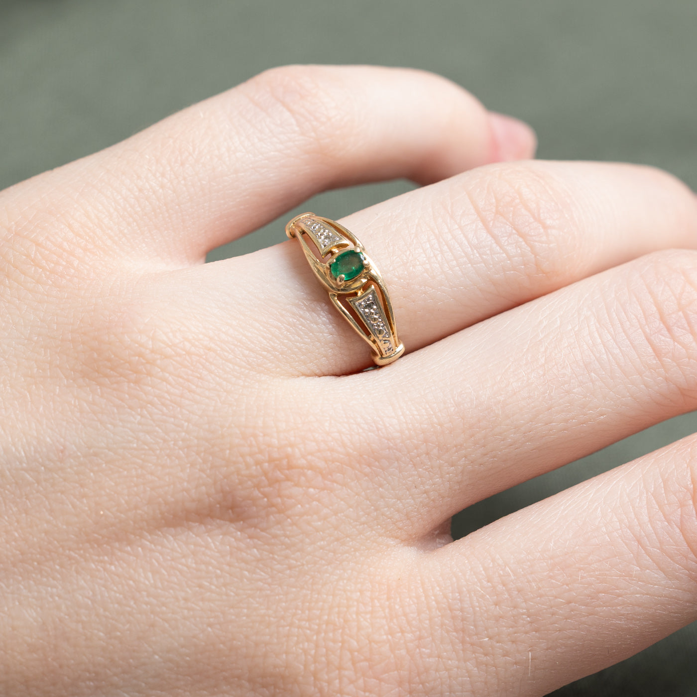 Emerald & Diamond Openwork Ring | 0.09ct, 0.01ctw | SZ 5.25
