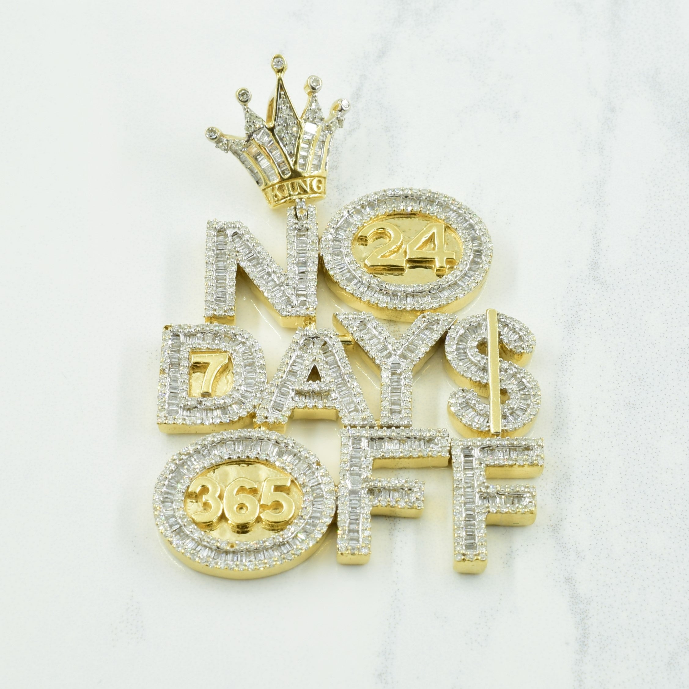 Pendentif en diamant « Pas de jours de repos » | 3,50 ct |