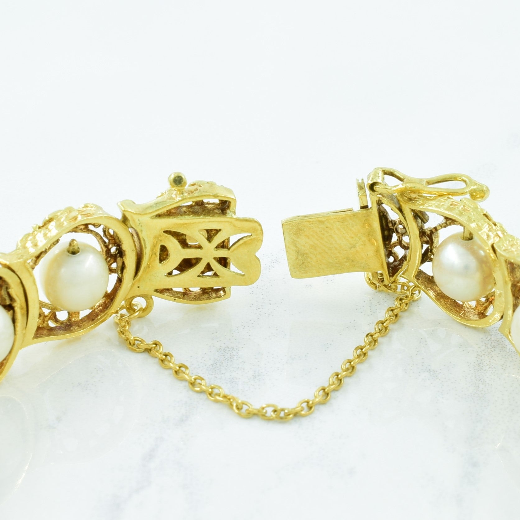 Cultured Pearl Bracelet | 28.00ctw | 8.25" |