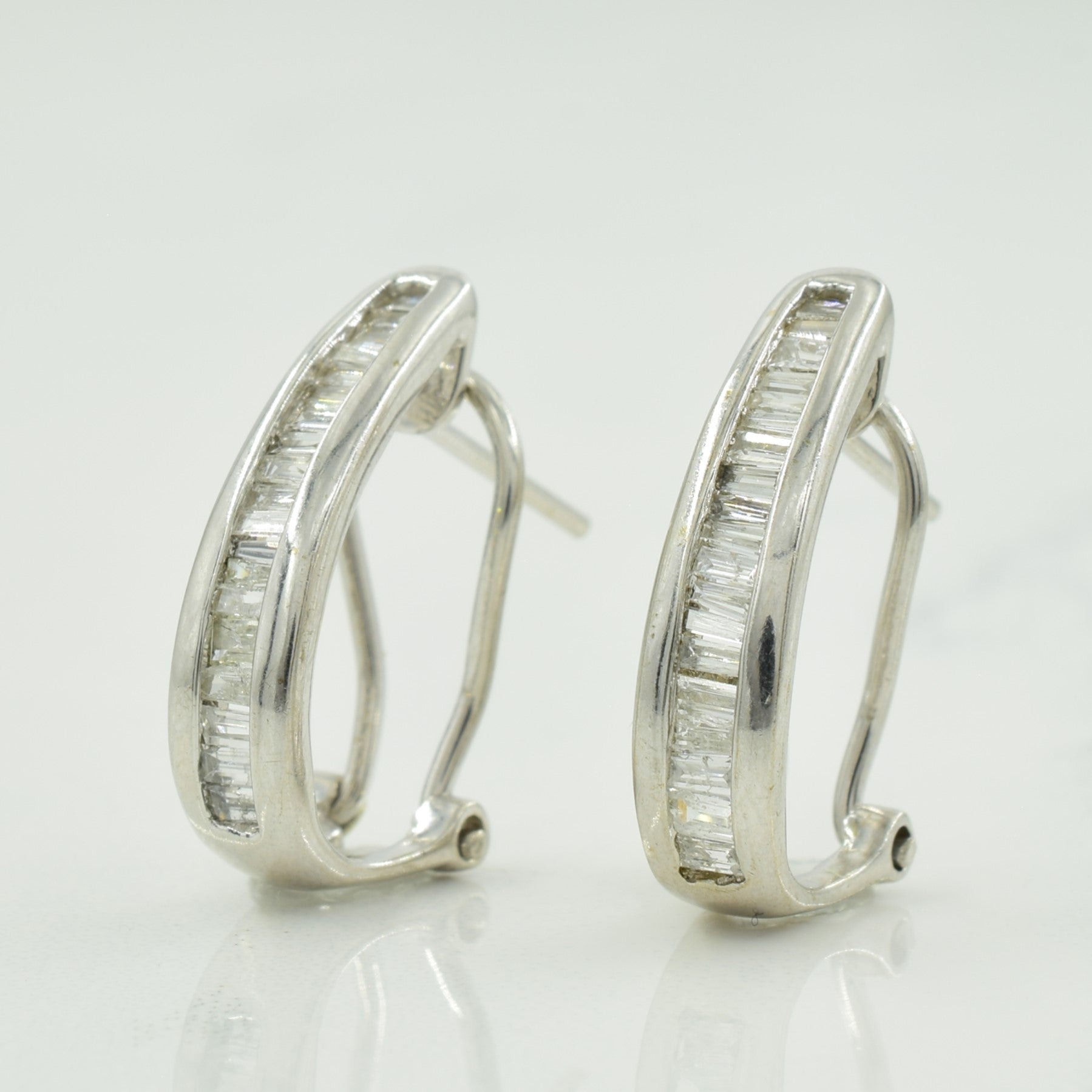 Diamond Huggie Earrings | 0.20ctw |