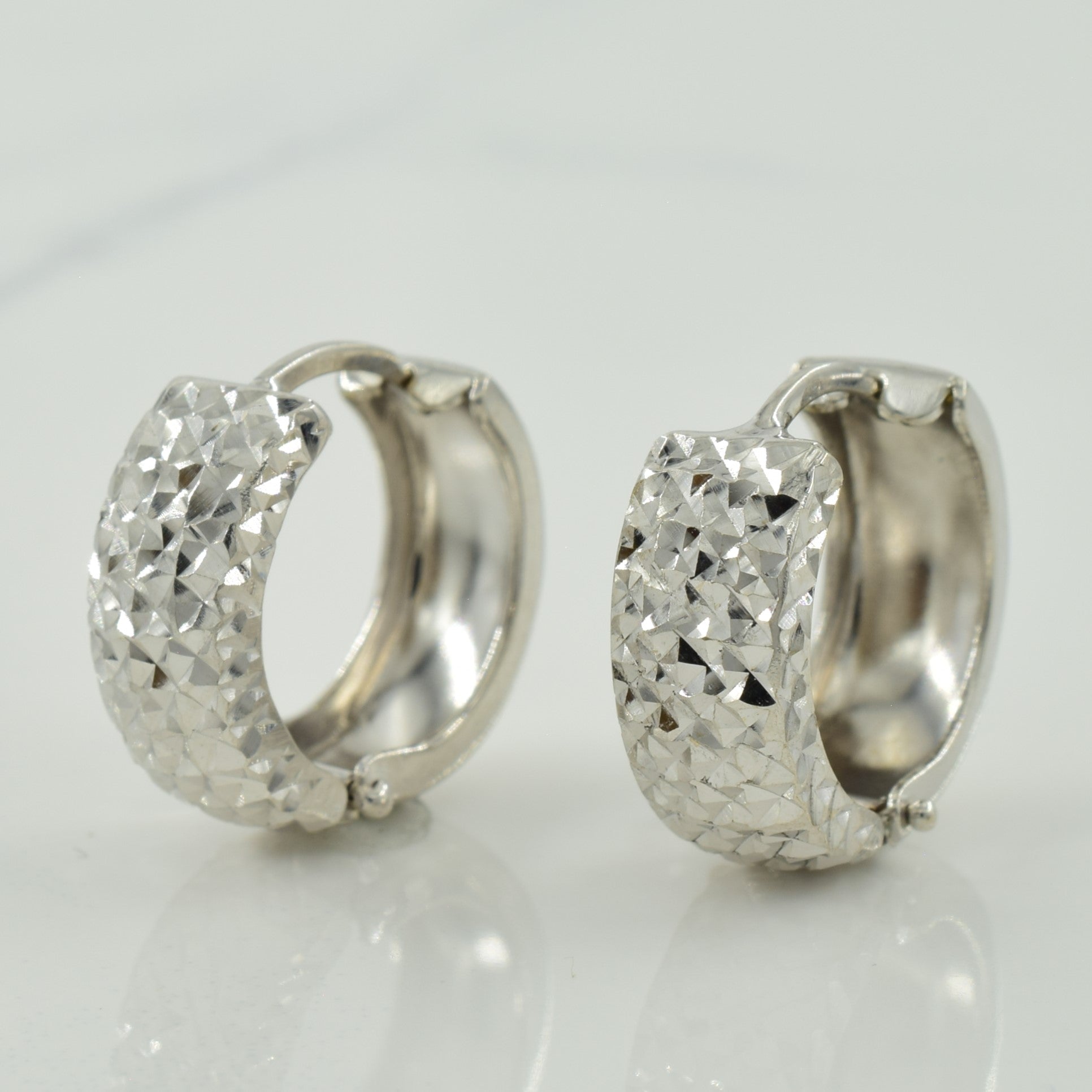14k White Gold Textured Huggie Earrings |