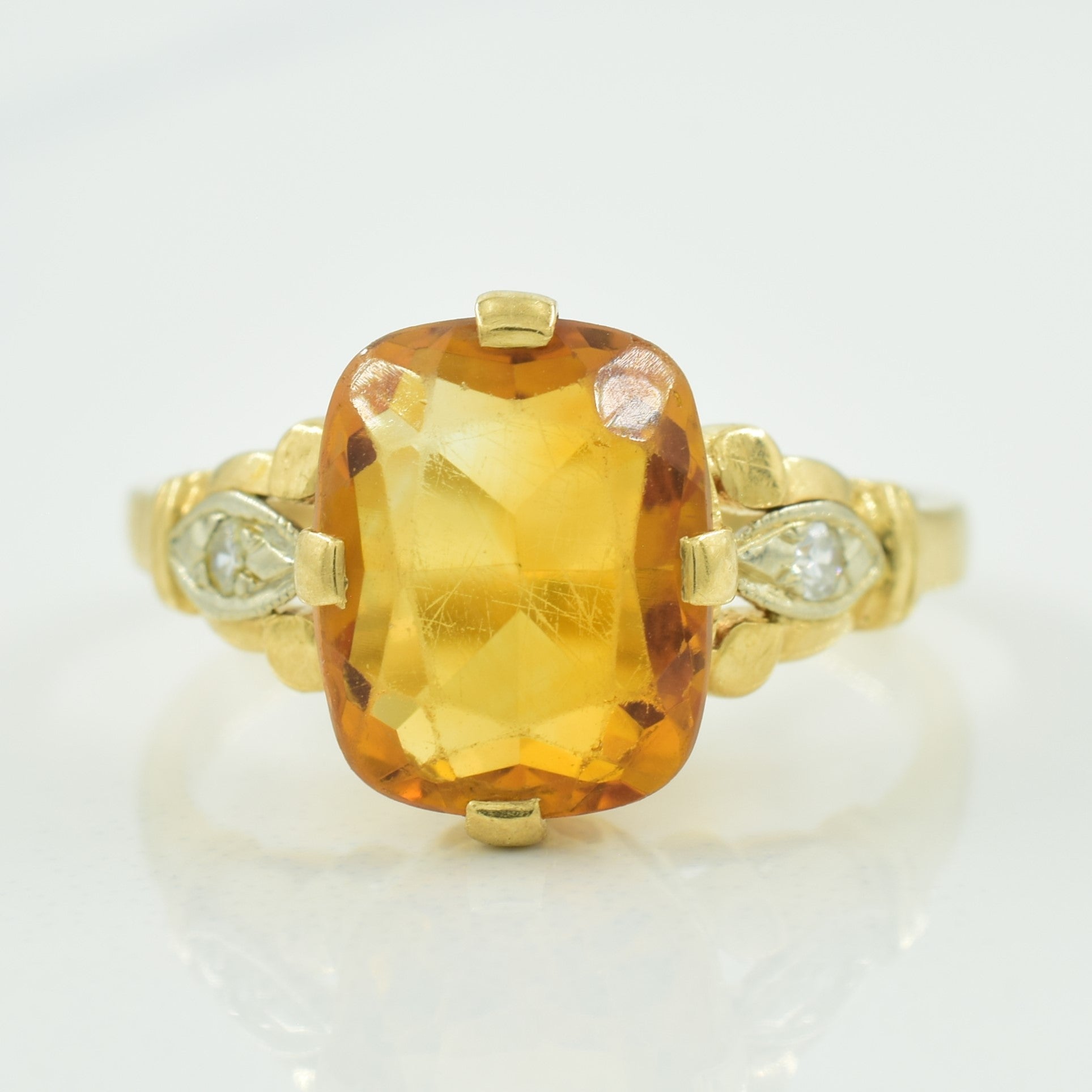 Bague cocktail trois pierres en citrine et diamants | 2,80 ct, 0,03 ct au total | Taille 6,25 |