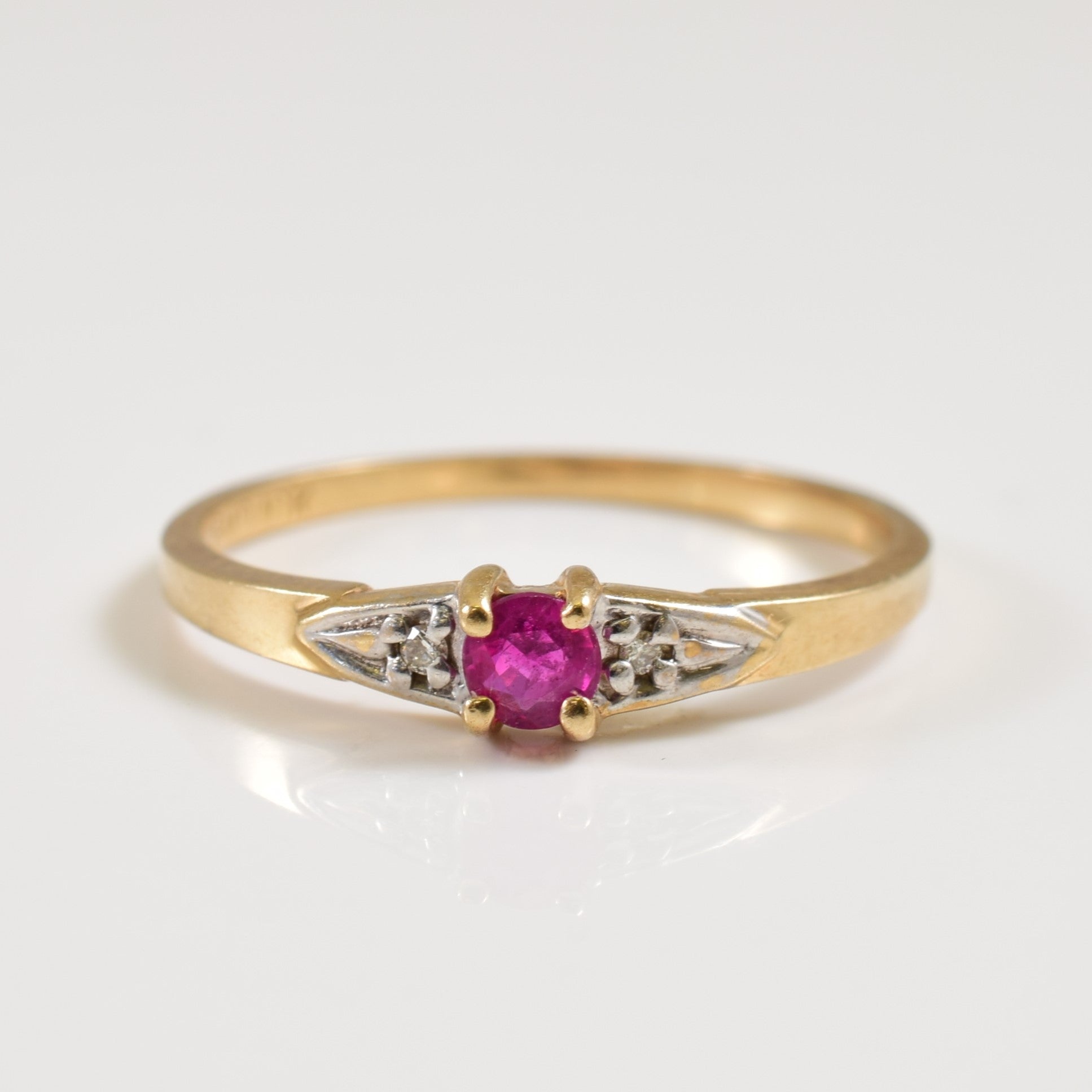 Bague rubis et diamants | 0,12 ct, 0,01 ct | Taille 5,5 |