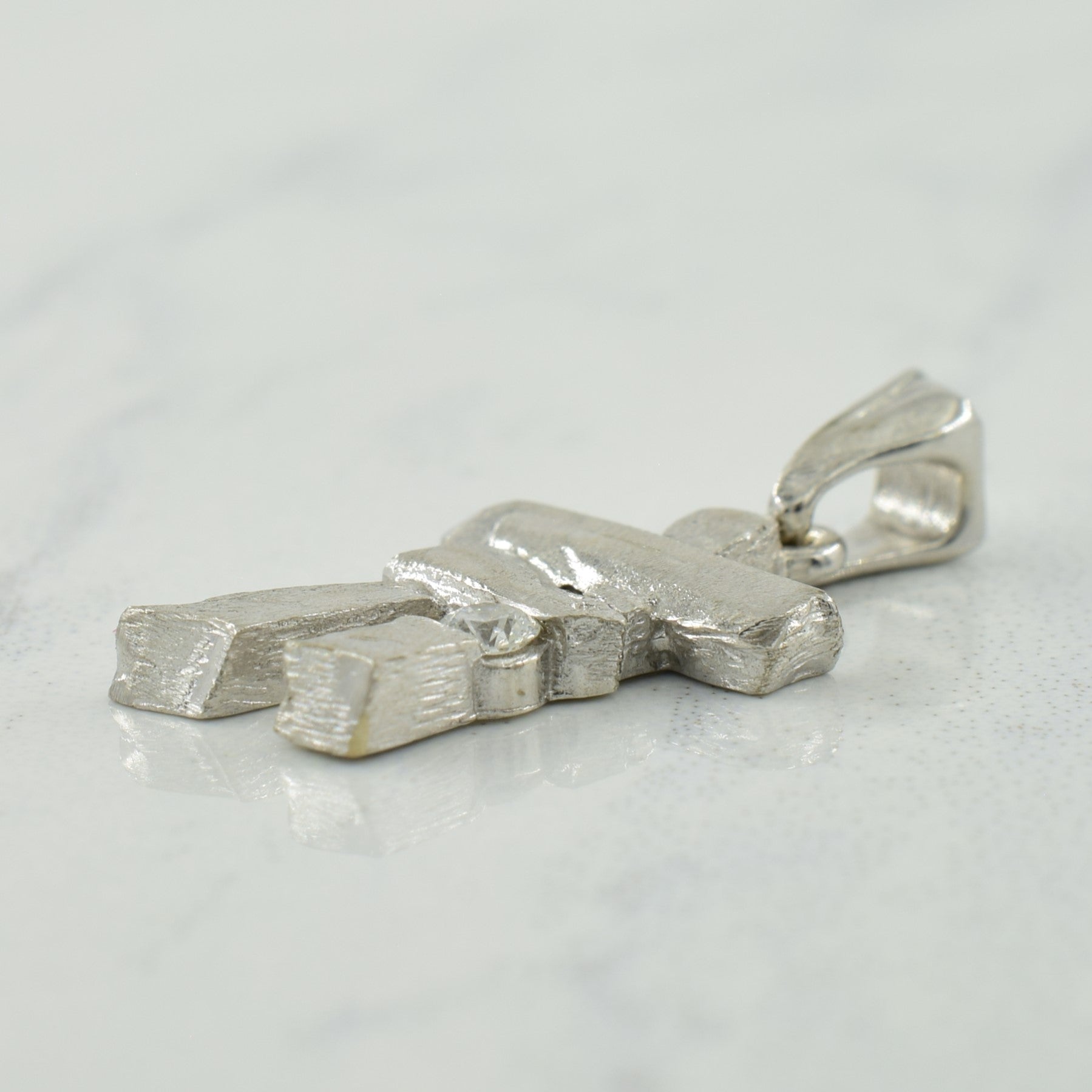 Pendentif Inukshuk en diamant | 0,05 ct |