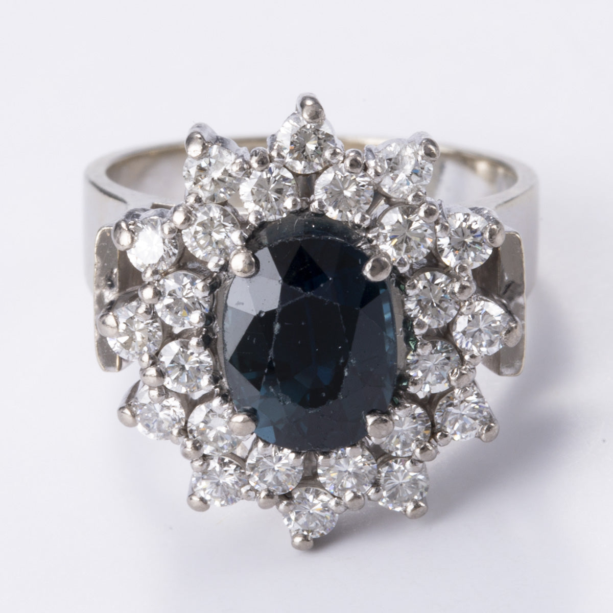 Bague en or blanc 18 carats, diamants et saphirs | 1,00 ct au total, 2,50 ct | Taille 5,75