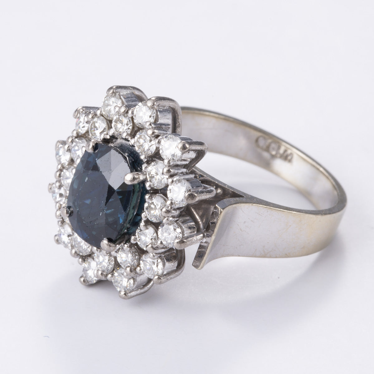 Bague en or blanc 18 carats, diamants et saphirs | 1,00 ct au total, 2,50 ct | Taille 5,75