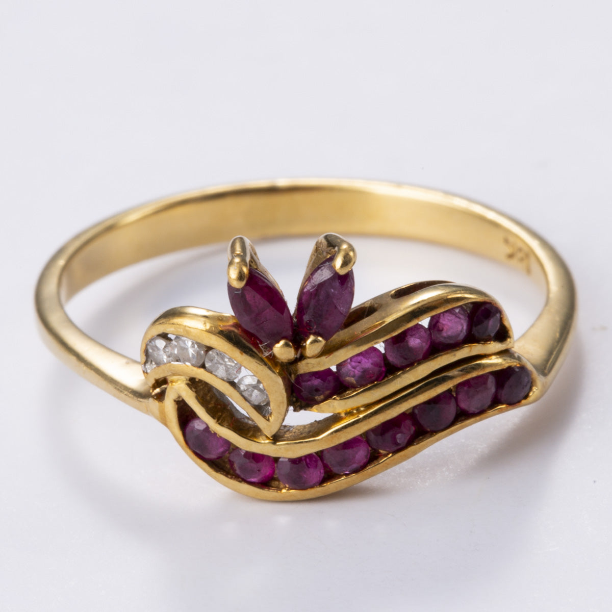 18k Yellow Gold Diamond and Ruby Ring | 0.04ctw, 0.35ctw | Sz 6.75