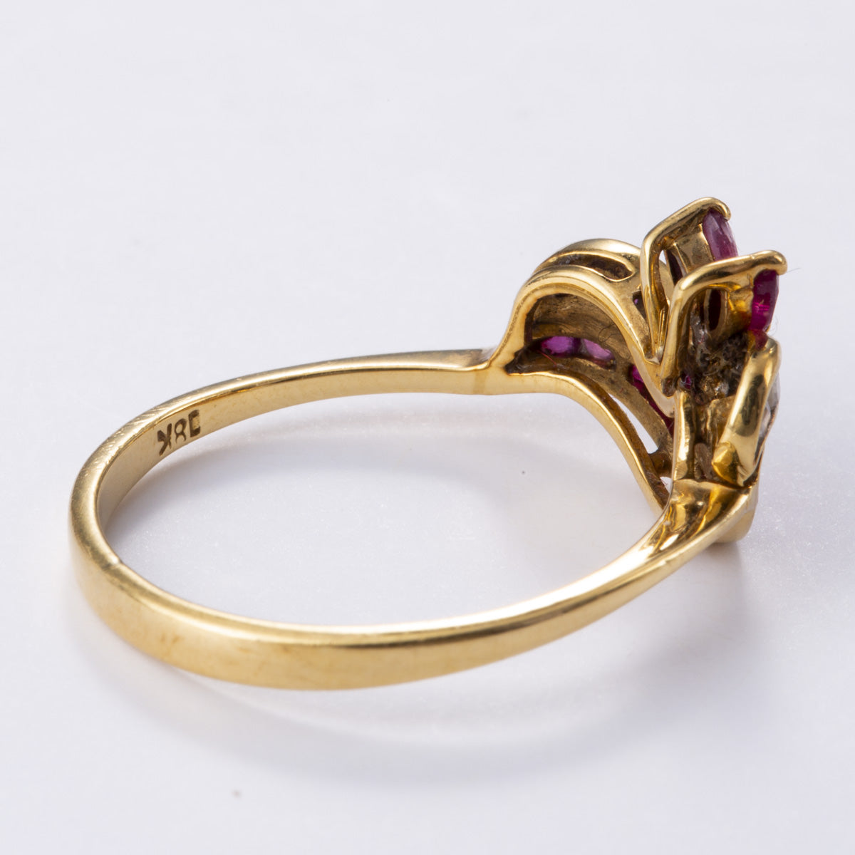 18k Yellow Gold Diamond and Ruby Ring | 0.04ctw, 0.35ctw | Sz 6.75