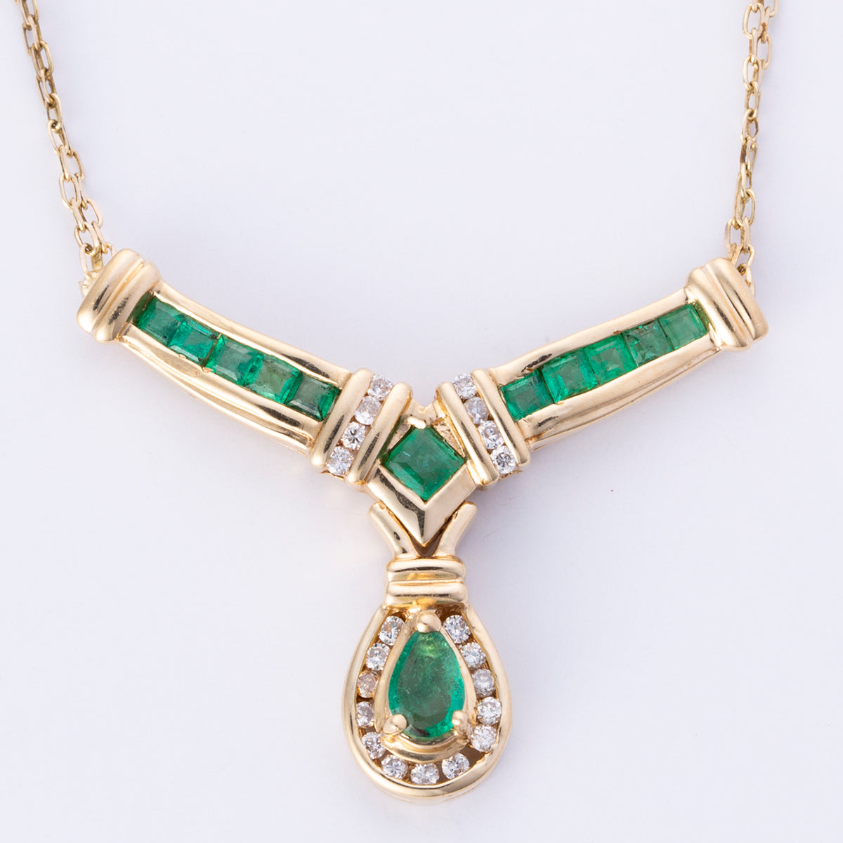 Collier en or jaune 14 carats, diamants et émeraudes | 0,15 ct et 0,75 ct au total | 42 cm