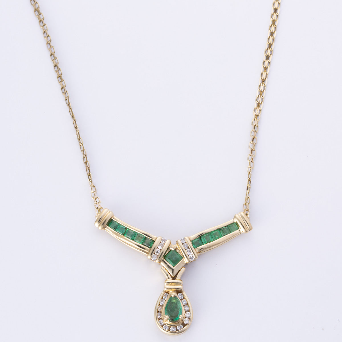 Collier en or jaune 14 carats, diamants et émeraudes | 0,15 ct et 0,75 ct au total | 42 cm