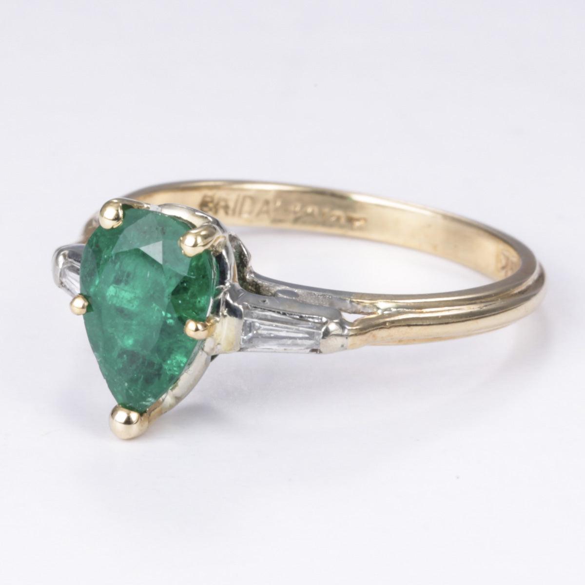 Bague en or jaune et blanc 14 carats, émeraude et diamants | 1,05 ct, 0,10 ct au total | Taille 5,75