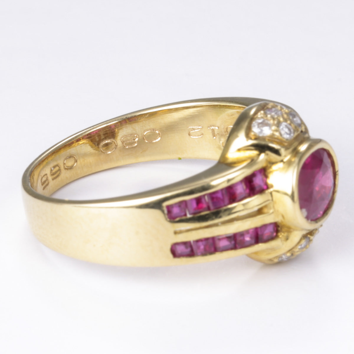 18k Yellow Gold Ruby and Diamond Ring| 1.45ctw, 0.12ctw | SZ 6.75
