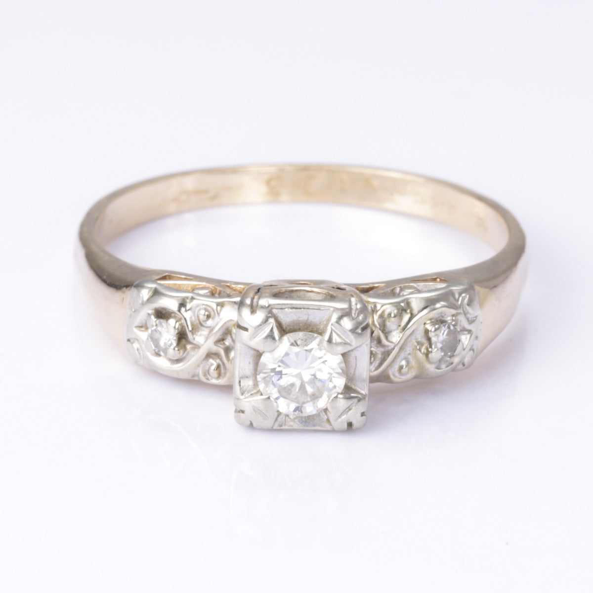 14k White and Yellow Gold Diamond Ring | 0.18ctw | Size 6.75