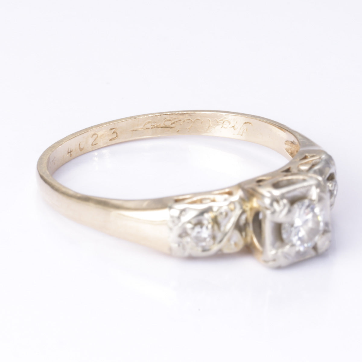 14k White and Yellow Gold Diamond Ring | 0.18ctw | Size 6.75