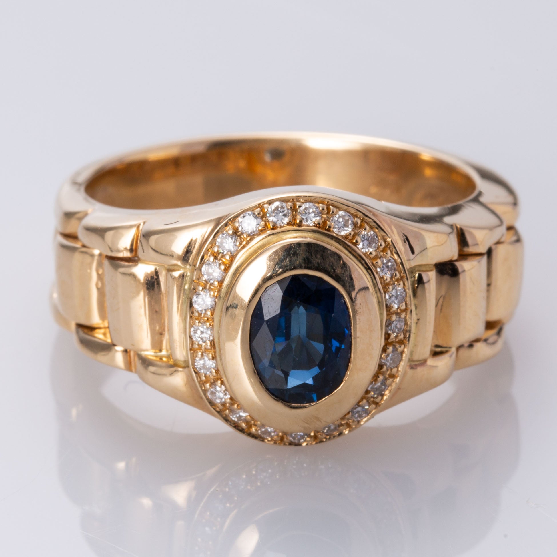 Bague en or jaune 14 carats, saphir bleu et diamants | 1,03 ct, 0,17 ct au total | Taille 10,25 |