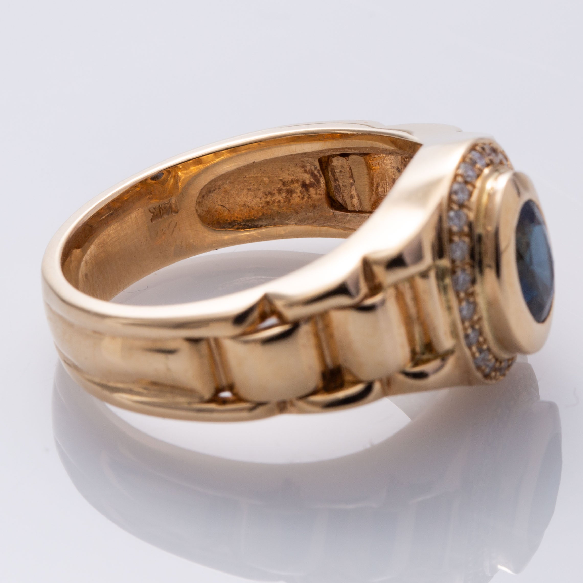 Bague en or jaune 14 carats, saphir bleu et diamants | 1,03 ct, 0,17 ct au total | Taille 10,25 |