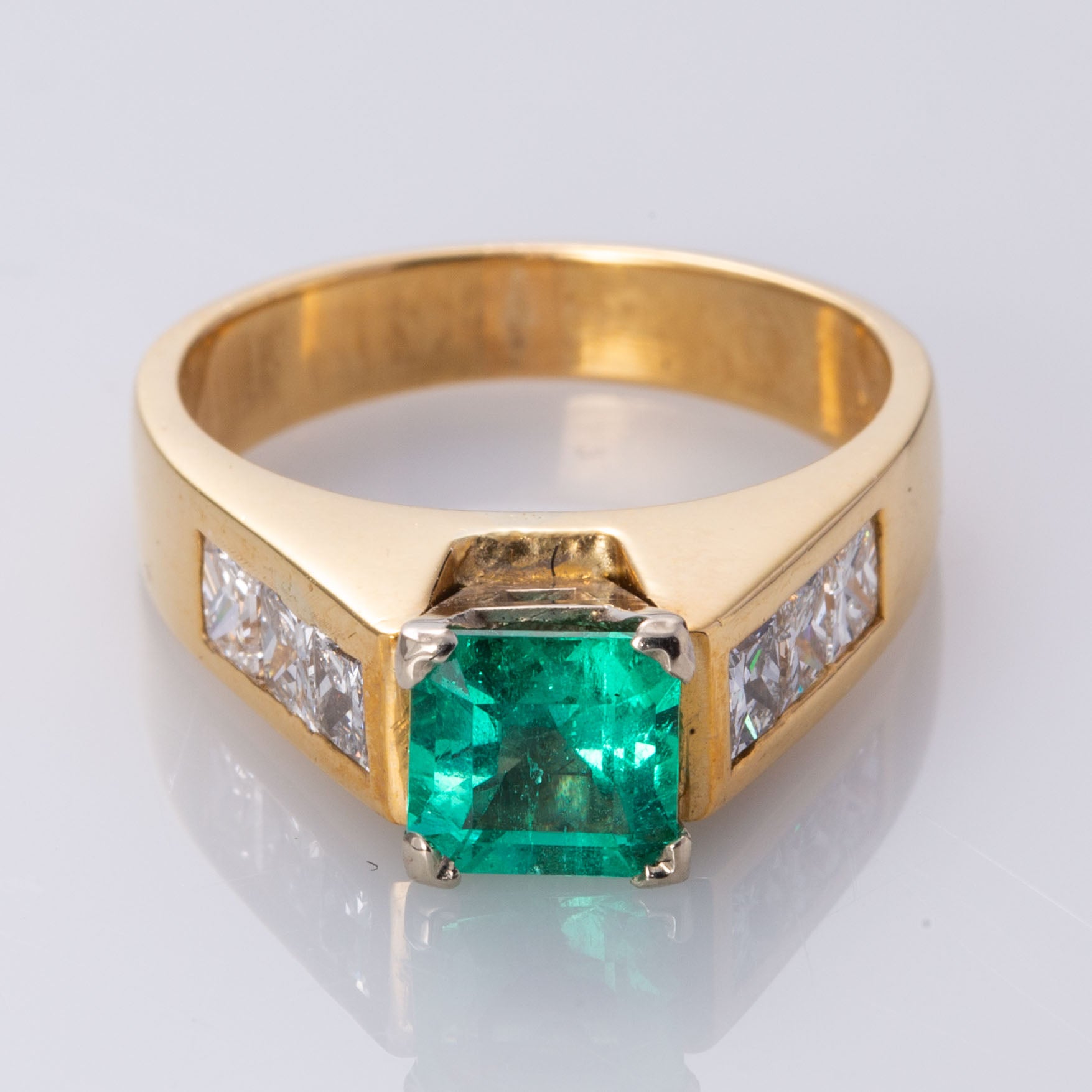 Bague en or jaune 18 carats avec émeraude et diamants | 1,14 ct, 0,75 ct au total | Taille 6,25 |