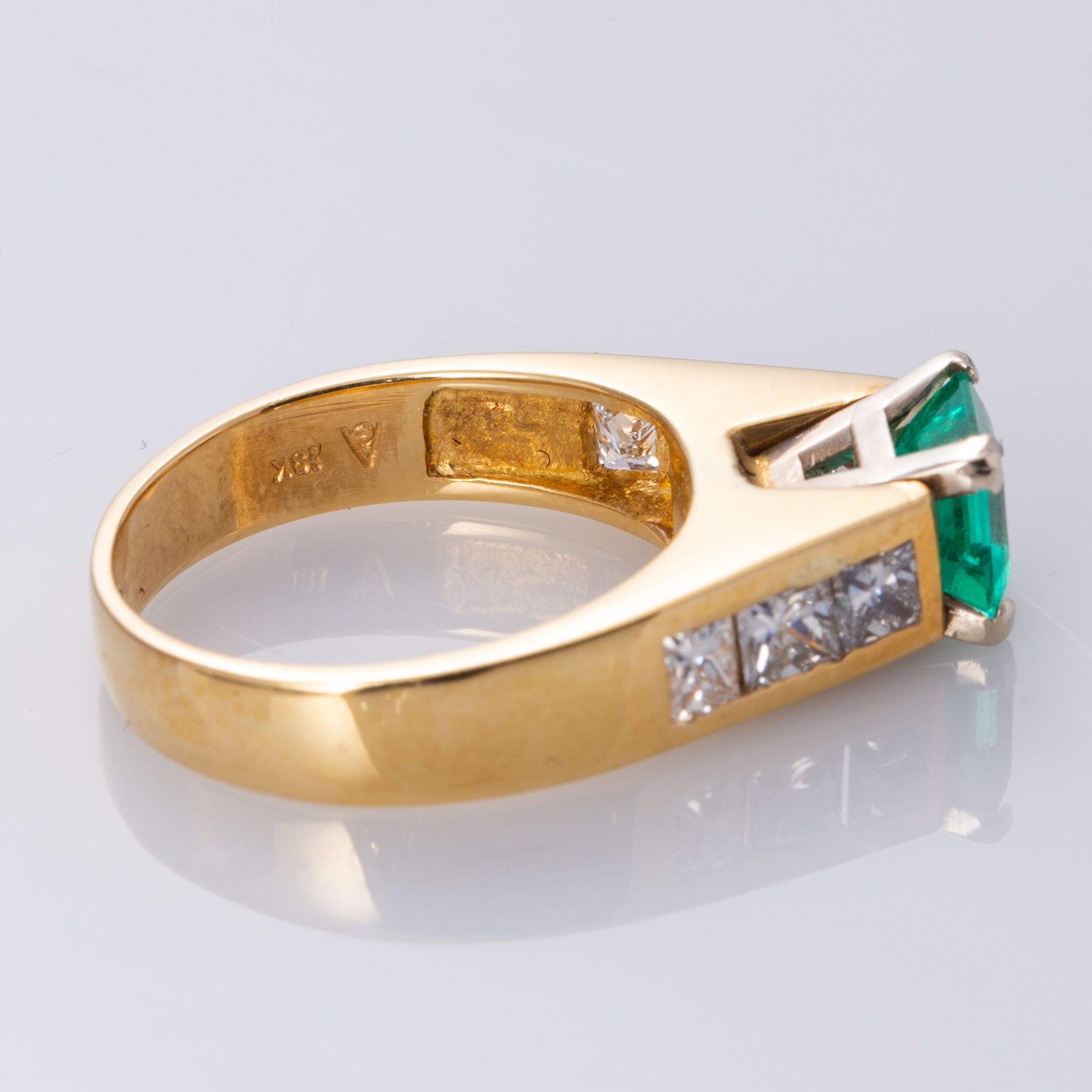 Bague en or jaune 18 carats avec émeraude et diamants | 1,14 ct, 0,75 ct au total | Taille 6,25 |