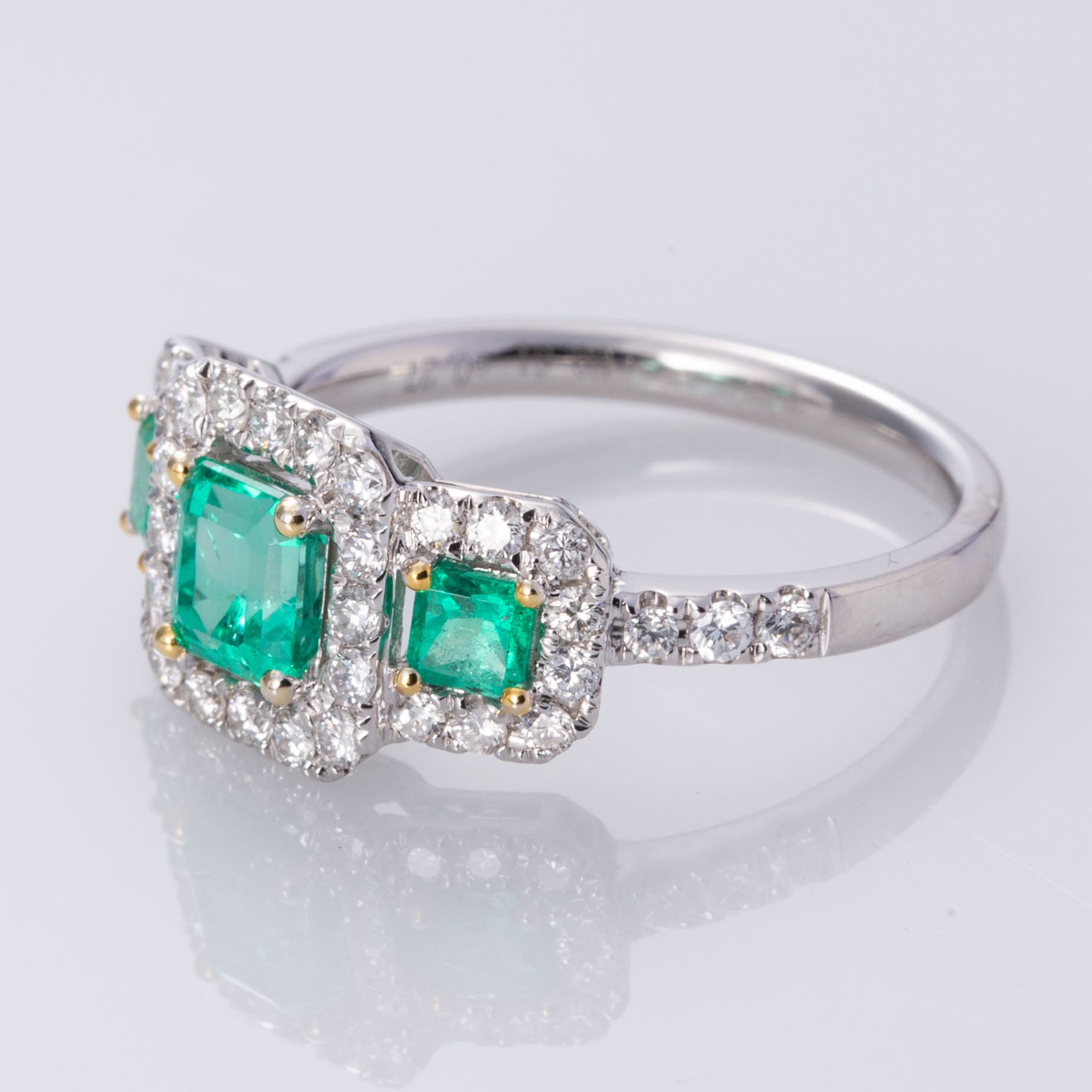 Bague émeraude et diamant 18 carats | 0,88 ct, 0,50 ct | Taille 6,5 |