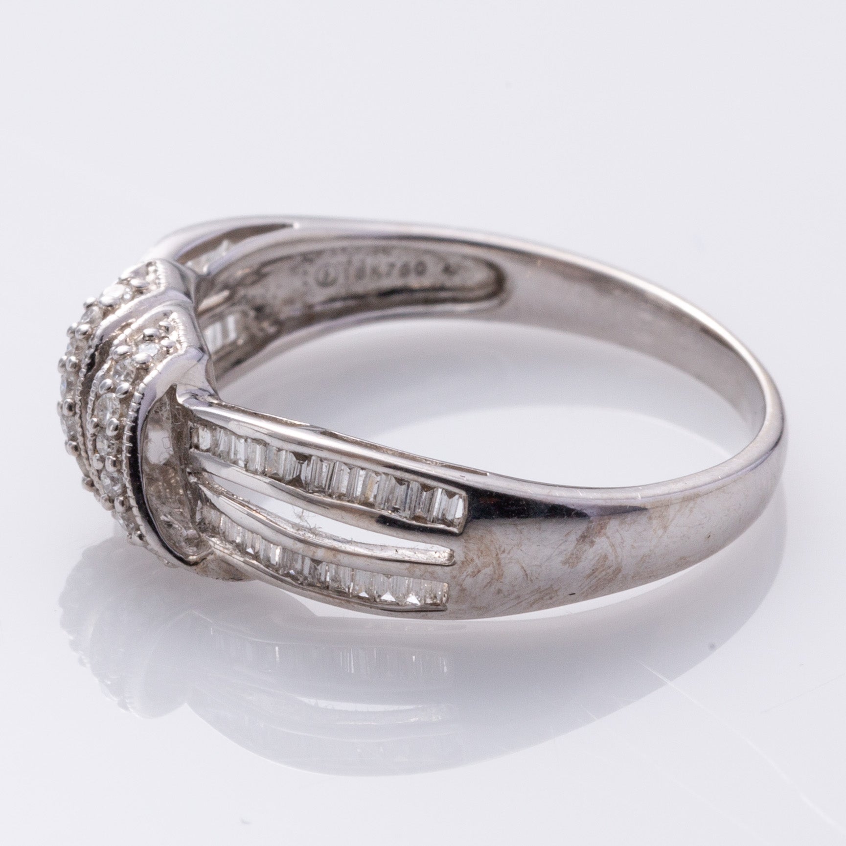 18K White Gold Cross Over Diamond Ring | 0.27ctw | SZ 6.75 |