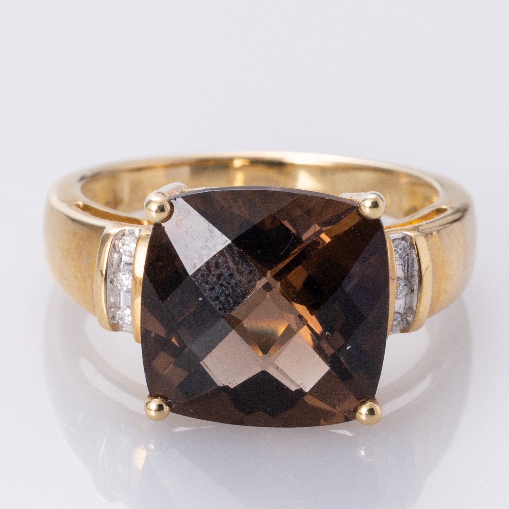 Bague cocktail en quartz fumé 14 carats et diamants | 6,50 ct, 0,06 ct au total | Taille 7,75 |
