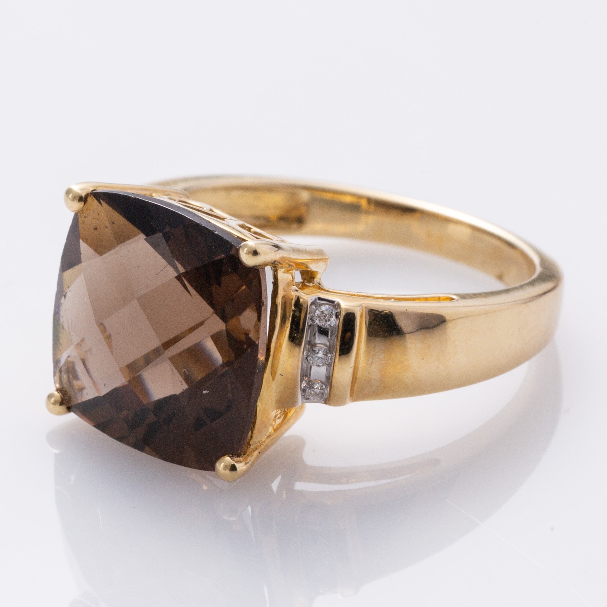 Bague cocktail en quartz fumé 14 carats et diamants | 6,50 ct, 0,06 ct au total | Taille 7,75 |