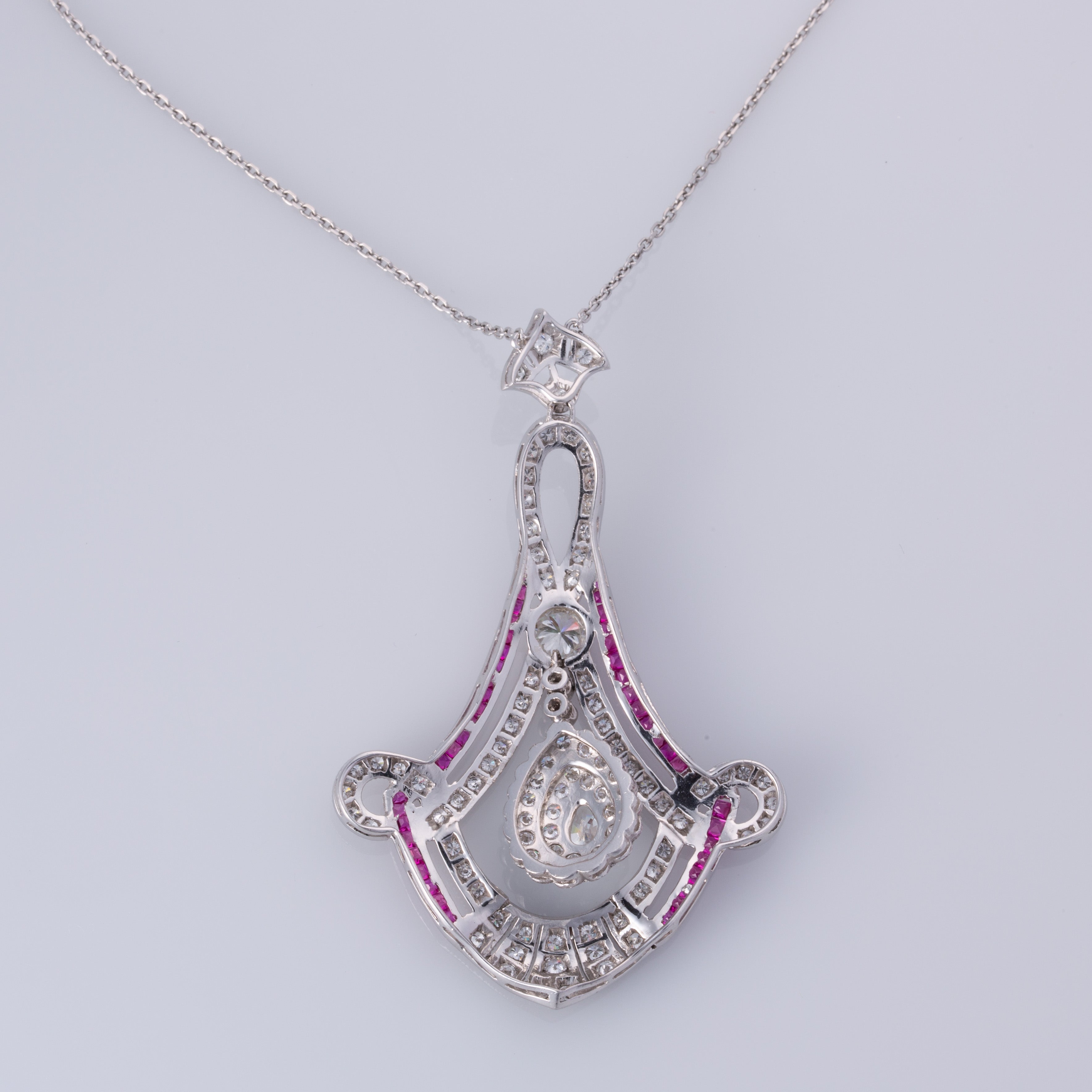 Collier en platine, rubis et diamants | 1,00 ct, 3,55 ct | 40,6 cm (16 po)