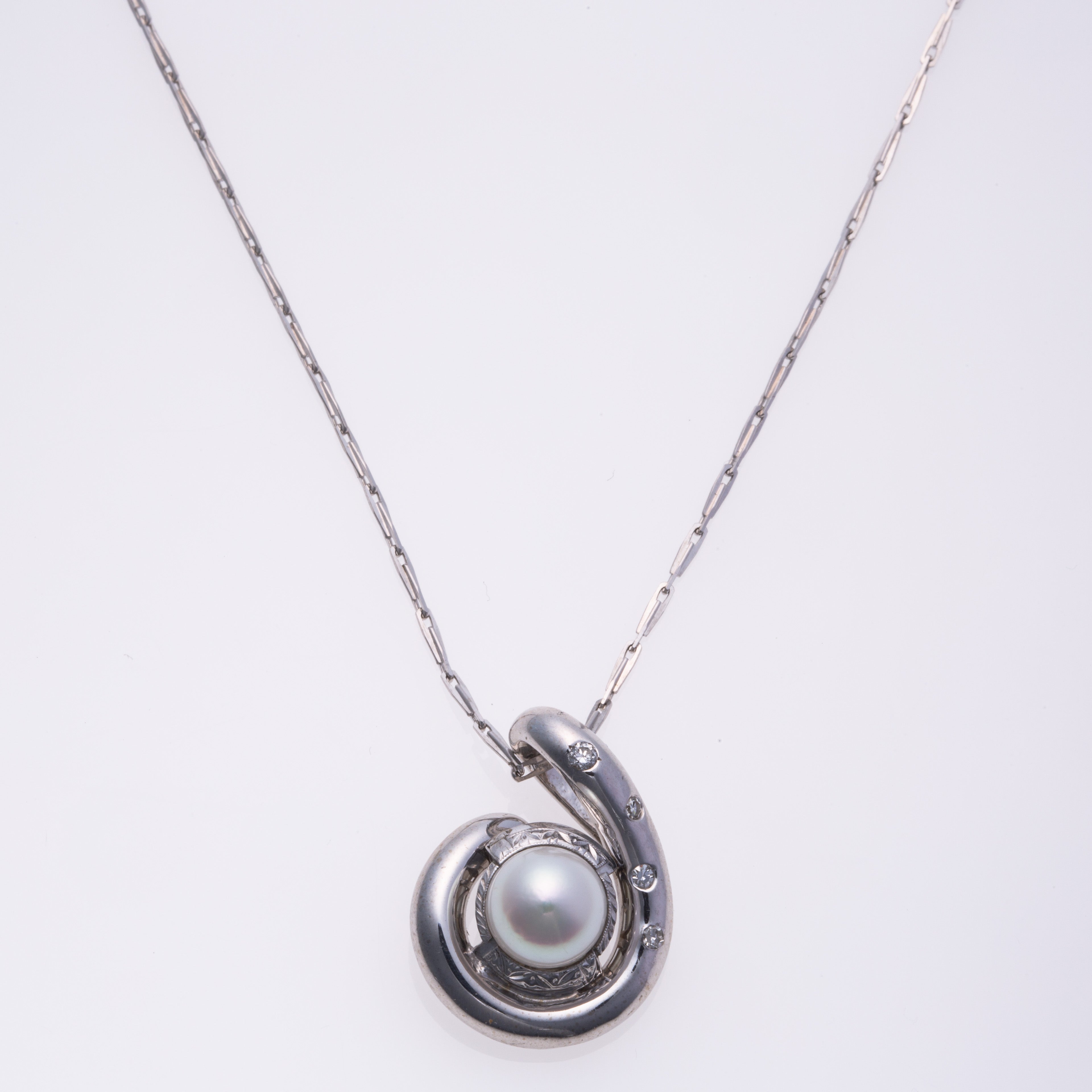 14k White Gold Pearl and Diamond Necklace | 0.08ctw | 20"