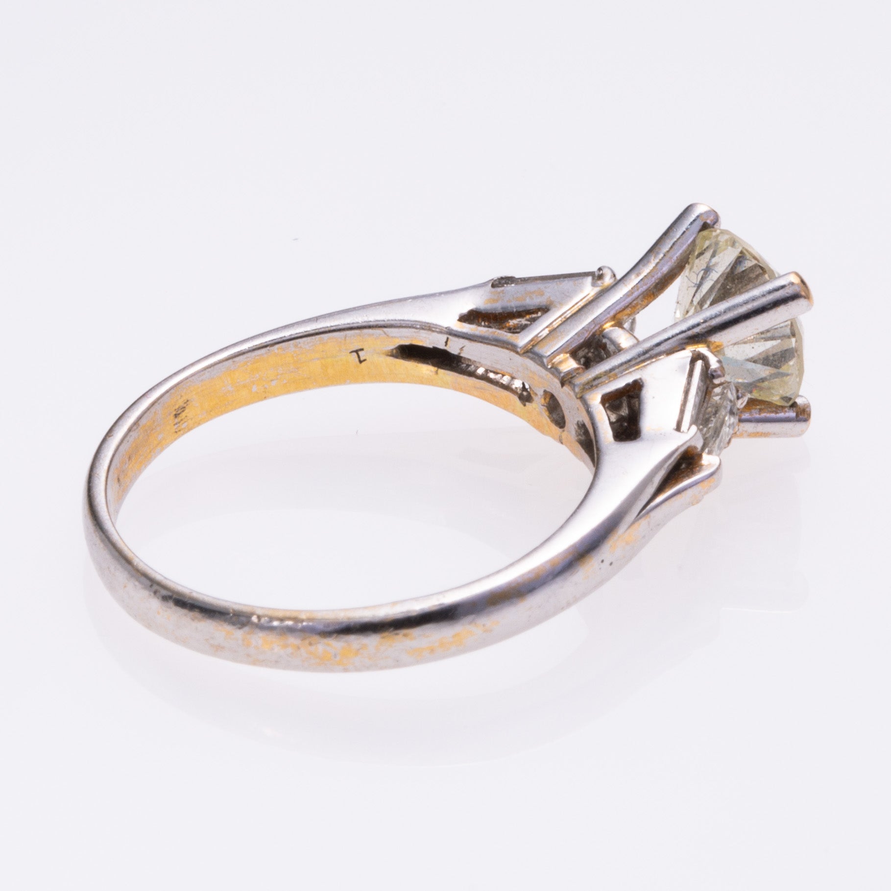 Bague de fiançailles en or blanc 18 carats et diamants | 1,36 ct VS2 J | Taille 5,75