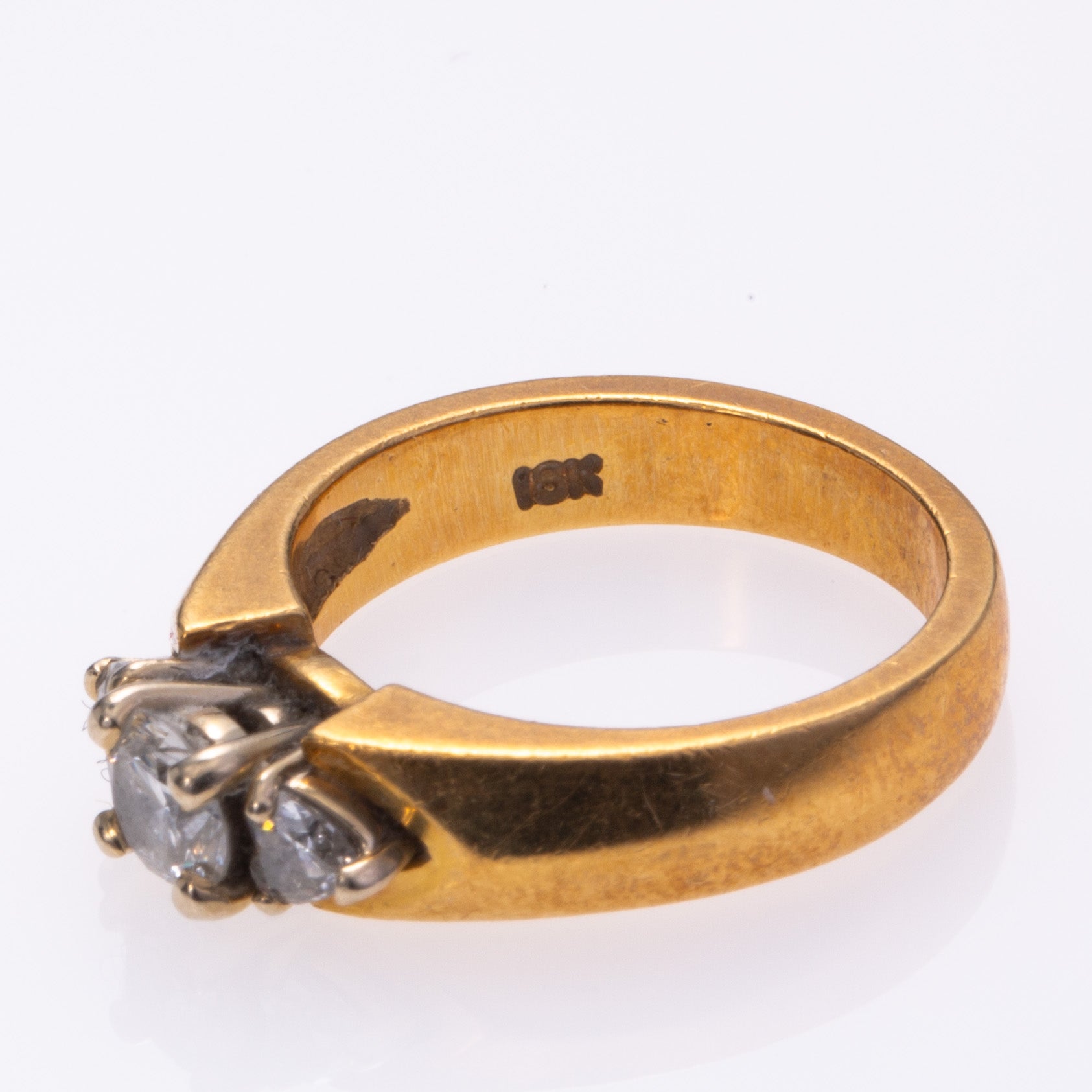 Bague trois diamants en or jaune 18 carats | 0,39 ct, 0,23 ct au total | Taille 4,75