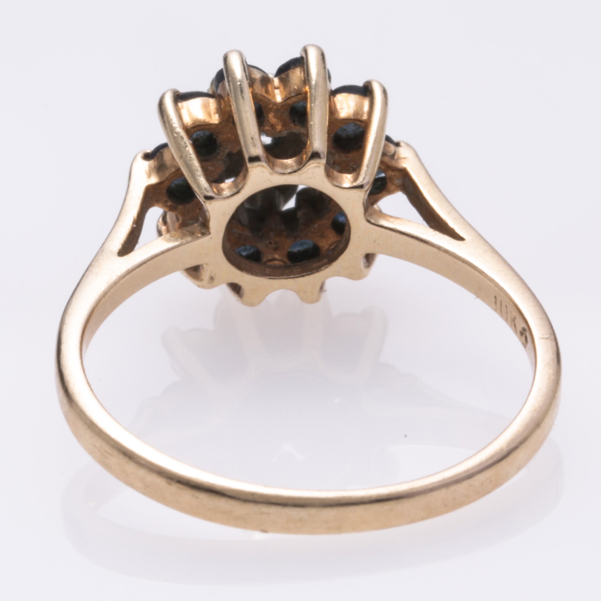 Bague en or jaune 10 carats, saphirs et diamants | 0,12 ct au total, 0,025 ct au total | Taille 6,5