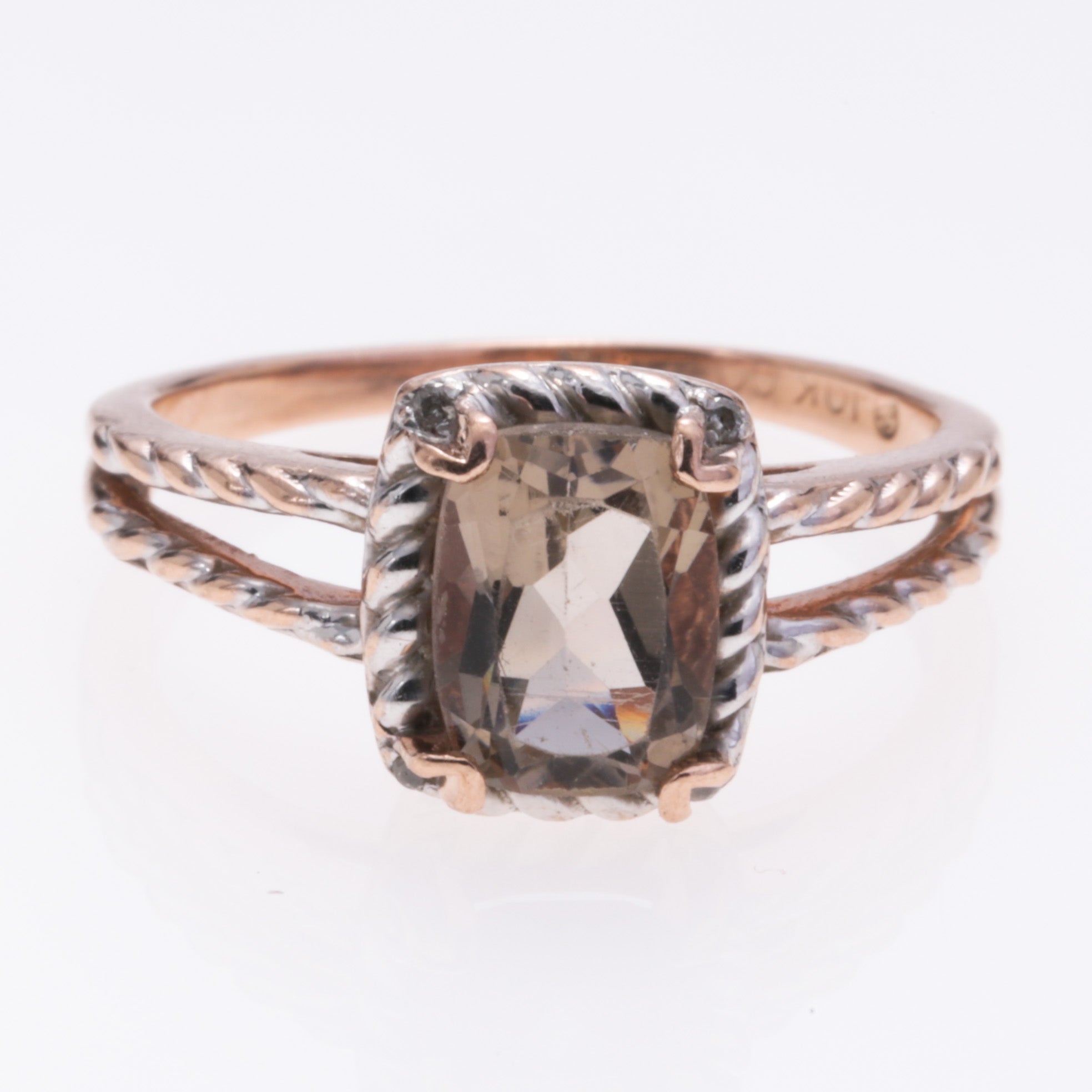 Bague en or jaune 10 carats, quartz fumé et diamants | 1,30 ct au total, 0,04 ct au total | Taille 6,5