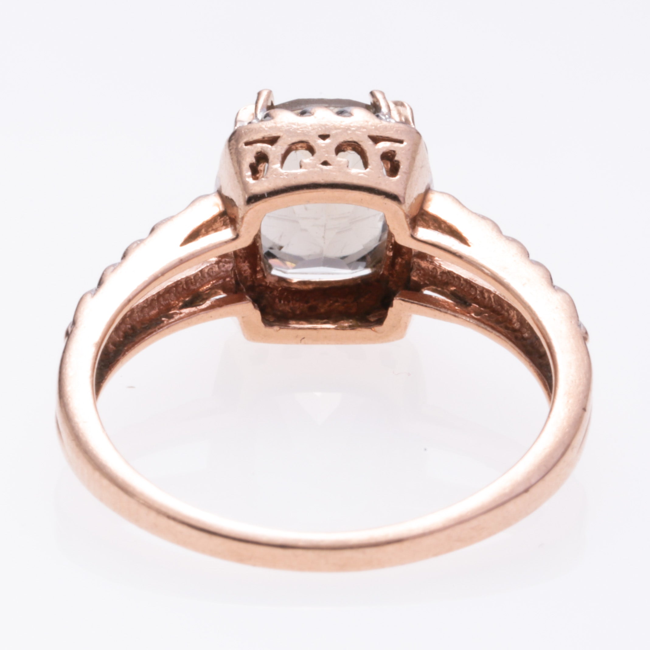Bague en or jaune 10 carats, quartz fumé et diamants | 1,30 ct au total, 0,04 ct au total | Taille 6,5