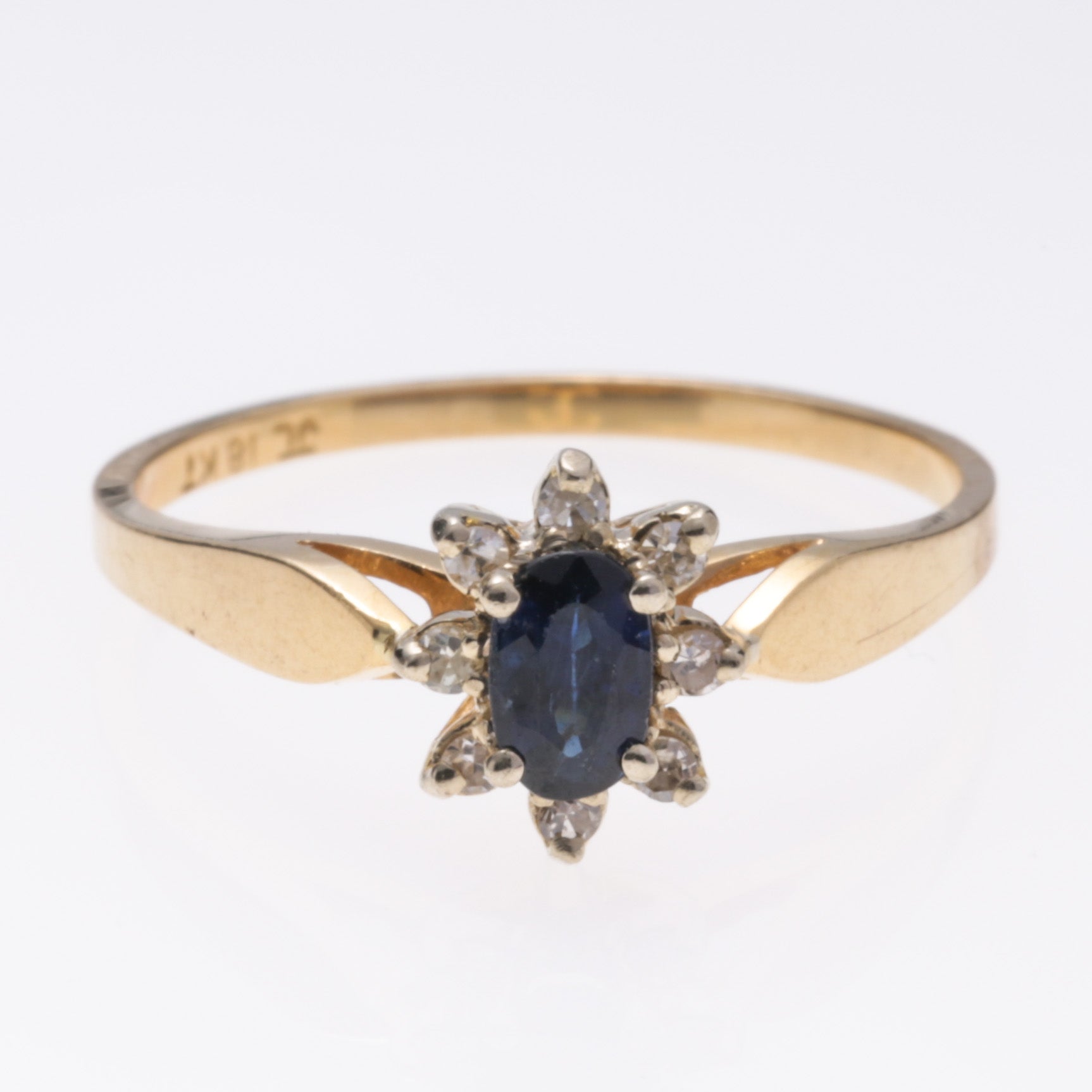 Bague en or jaune 18 carats, saphirs et diamants | 0,29 ct (poids total), 0,07 ct (poids total) | Taille 6