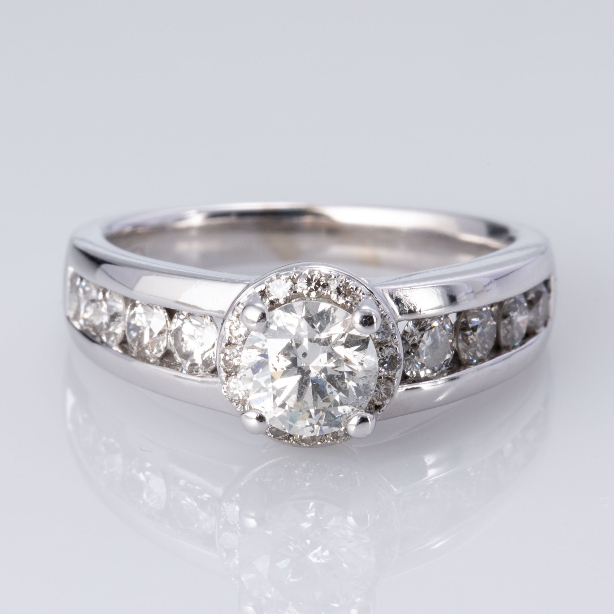 Bague halo caché en or blanc 14 carats | 1,48 ct | Taille 6,5 |