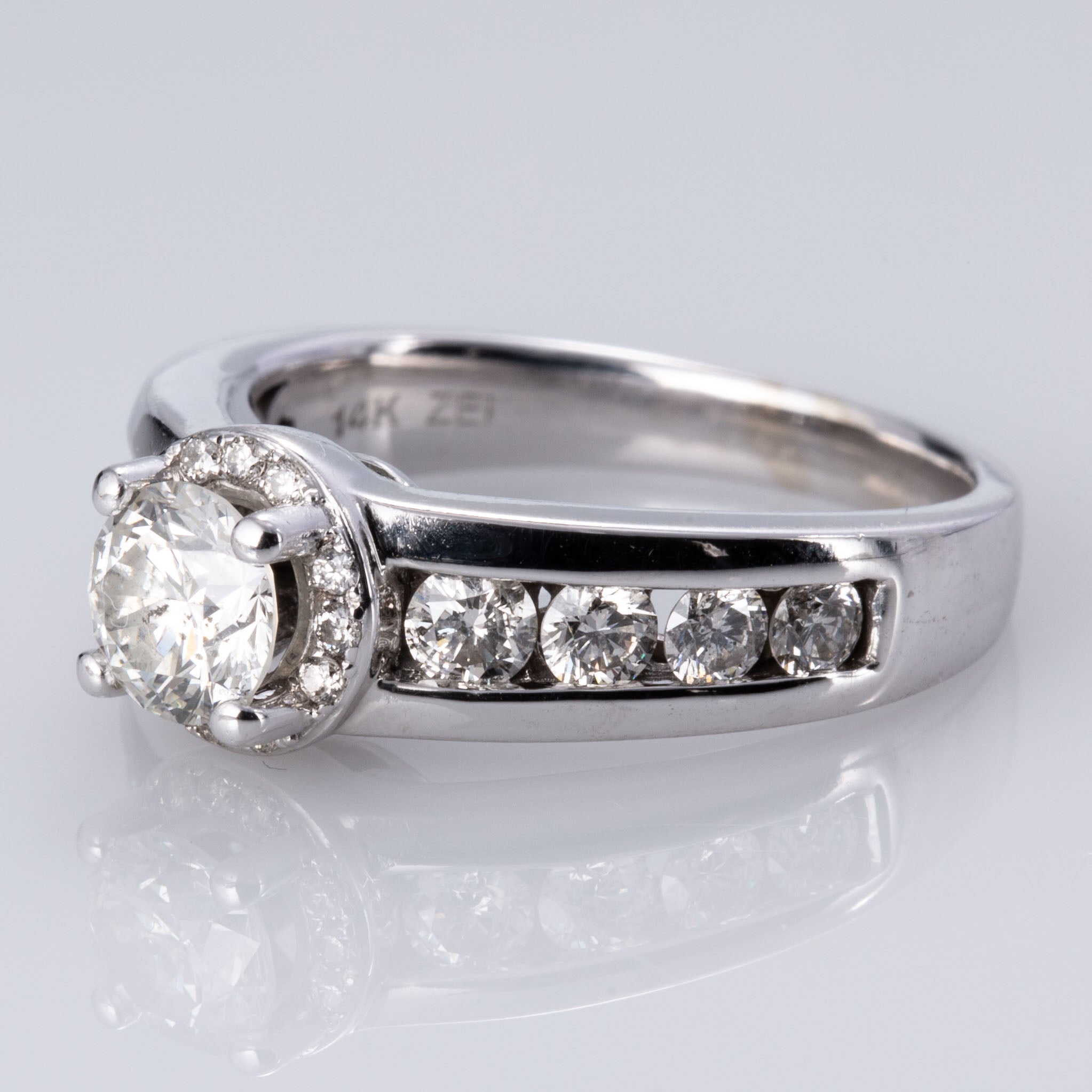 Bague halo caché en or blanc 14 carats | 1,48 ct | Taille 6,5 |