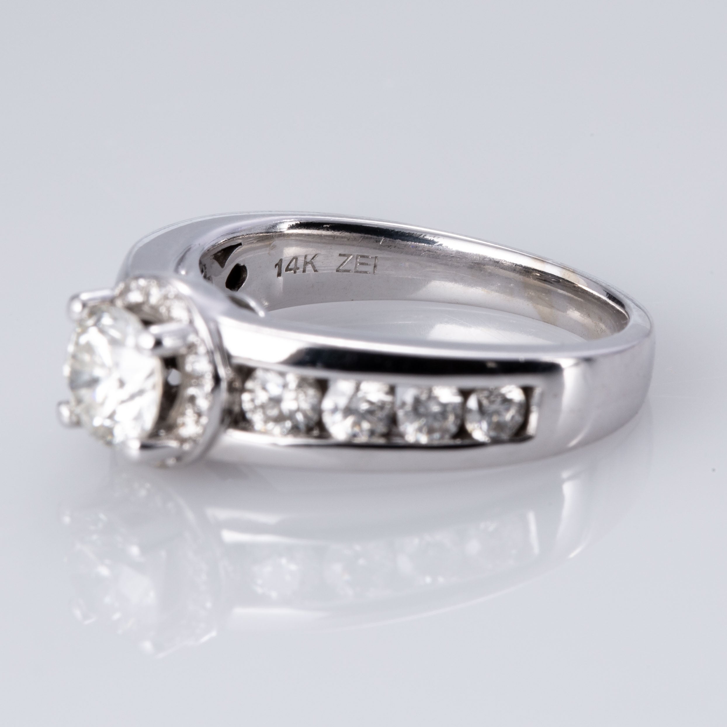 Bague halo caché en or blanc 14 carats | 1,48 ct | Taille 6,5 |