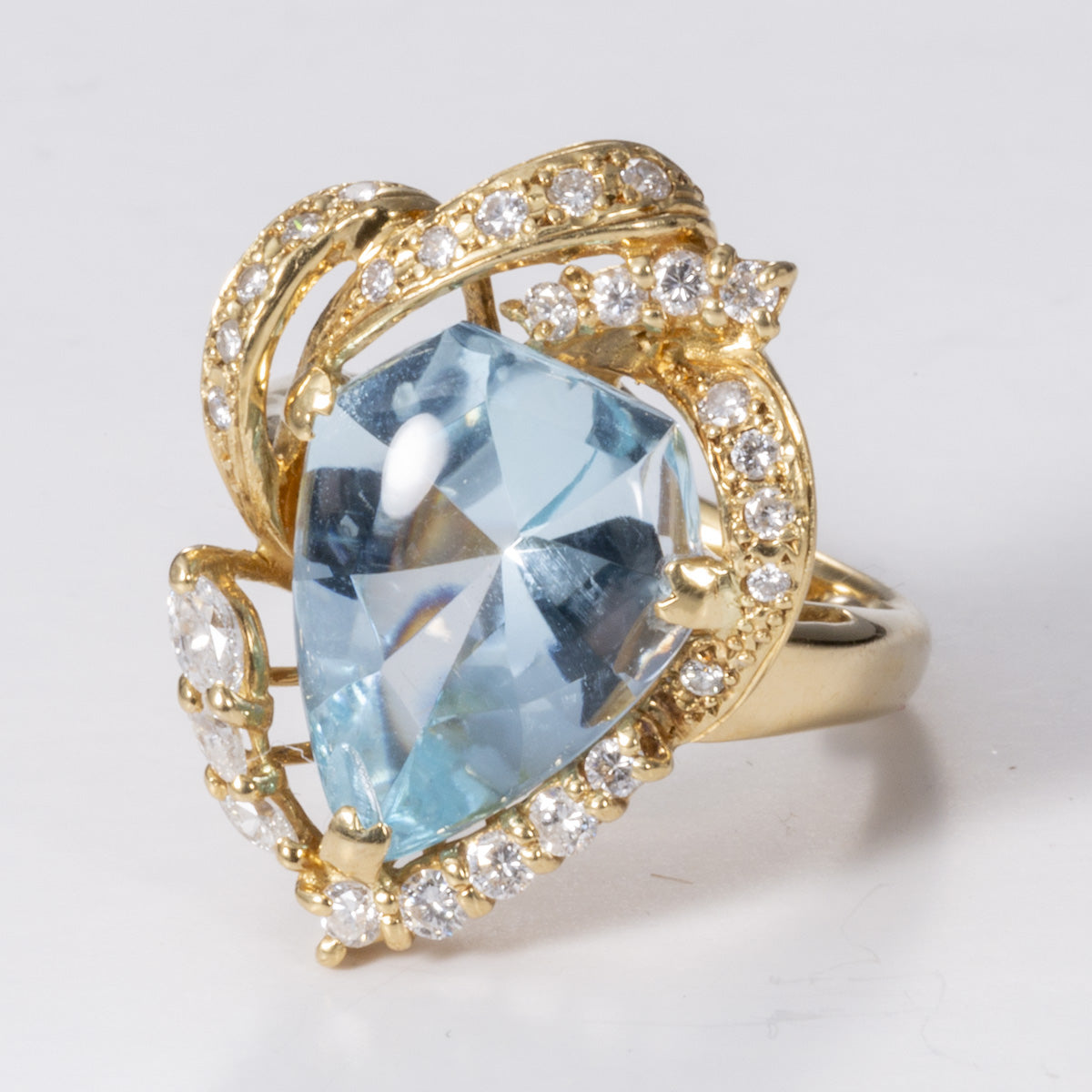 Bague cocktail fantaisie en or jaune 18 carats sertie de diamants | 10,72 ct, 0,51 ct au total | Taille 3,5