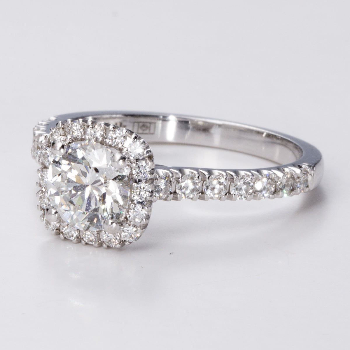Bague en or blanc 14 carats sertie d'un halo de diamants canadiens | 1,20 ct | Taille 5,75