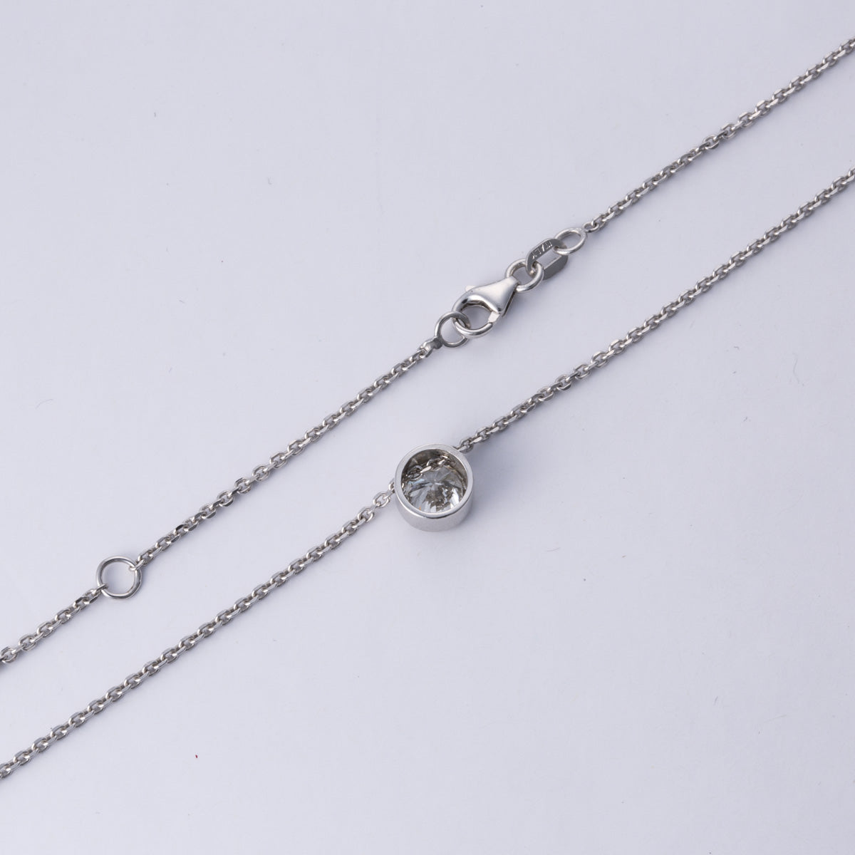 Pendentif solitaire et chaîne en or blanc 14 carats | 0,84 ct | 40,6 cm