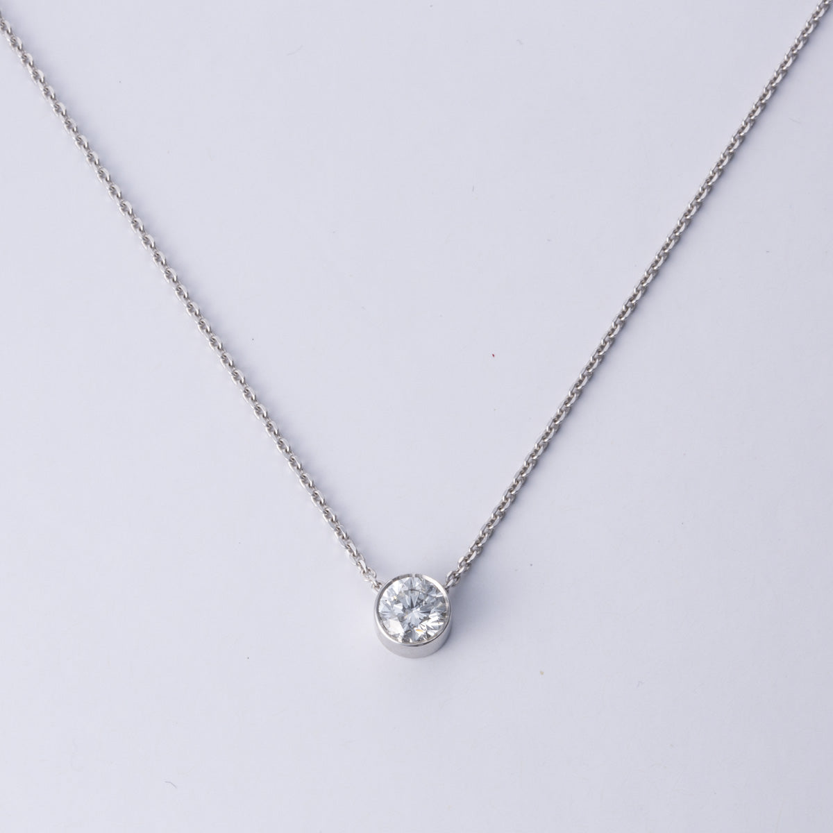 Pendentif solitaire et chaîne en or blanc 14 carats | 0,84 ct | 40,6 cm