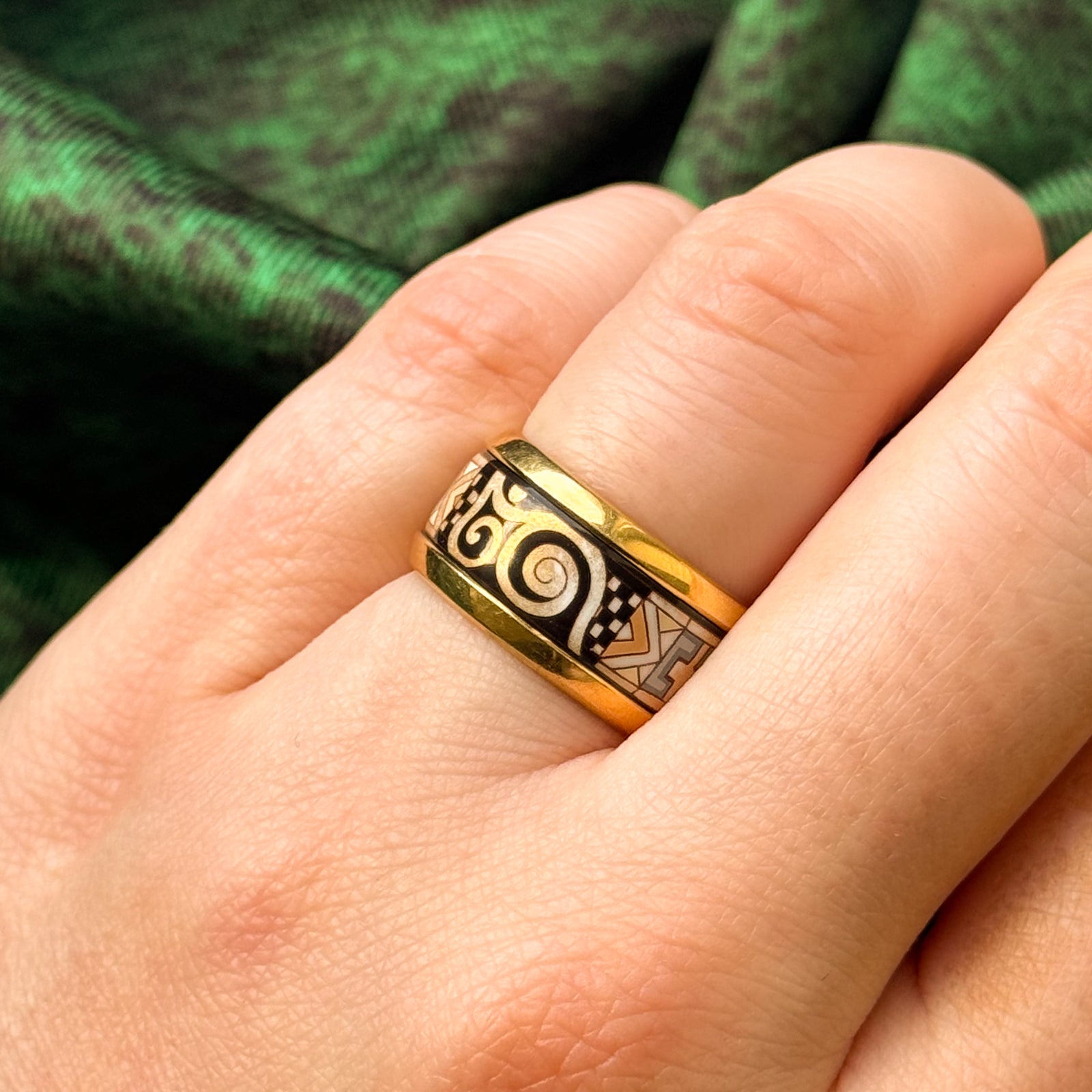 Mosaic Patterned Yellow Gold Band | SZ 6.25 |