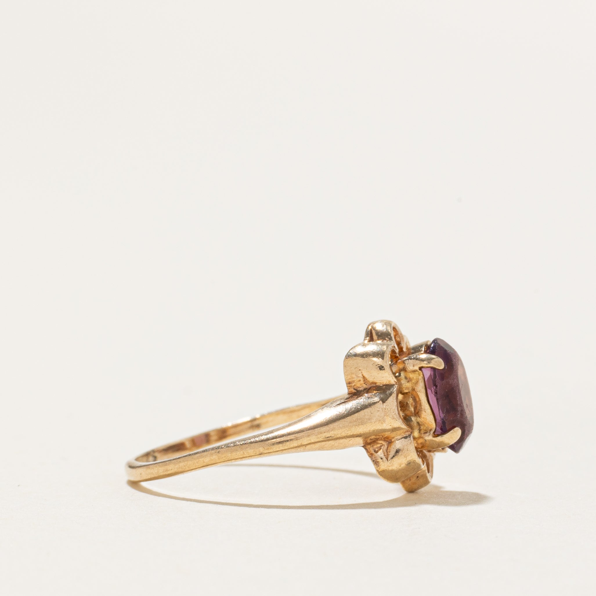 Oval Cut Amethyst Scalloped Ring | SZ 4